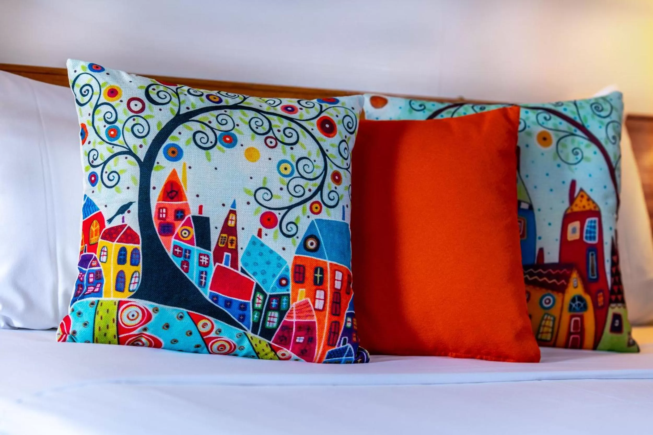 Decorative detail, Bed in Country Pathfinder Motor Inn