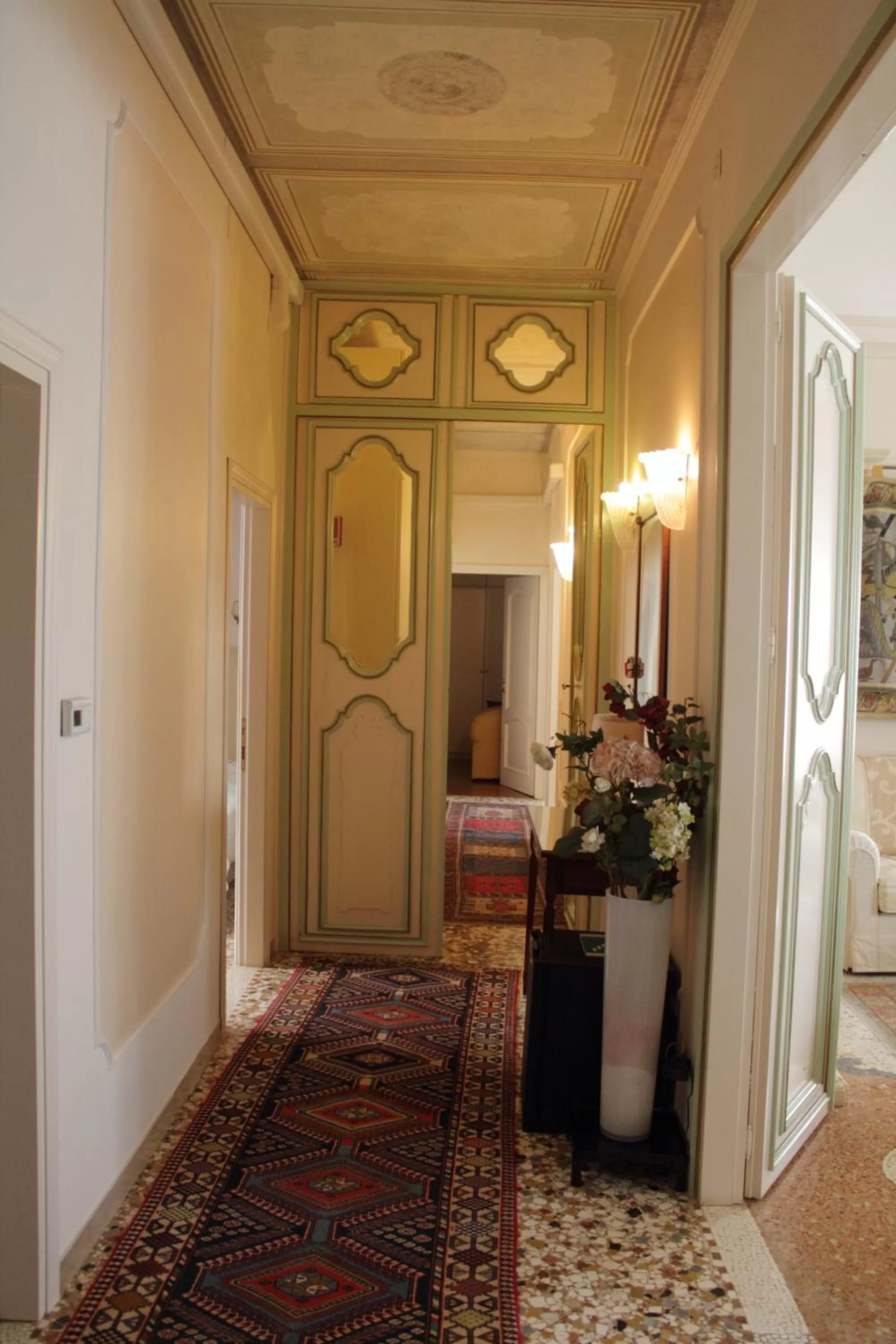 Decorative detail in Cà Del Modena Room only