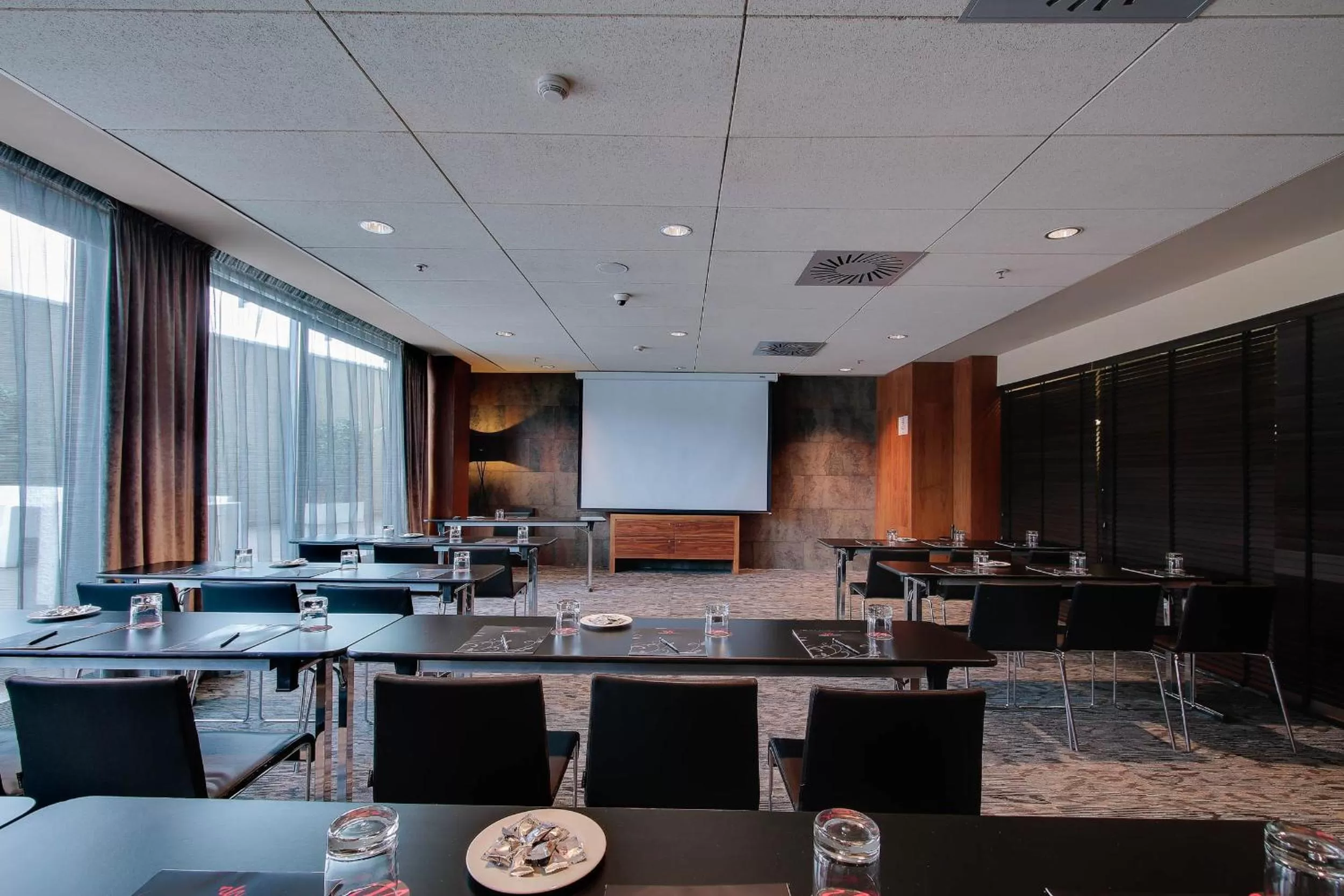 Business facilities in Hotel Badalona Tower
