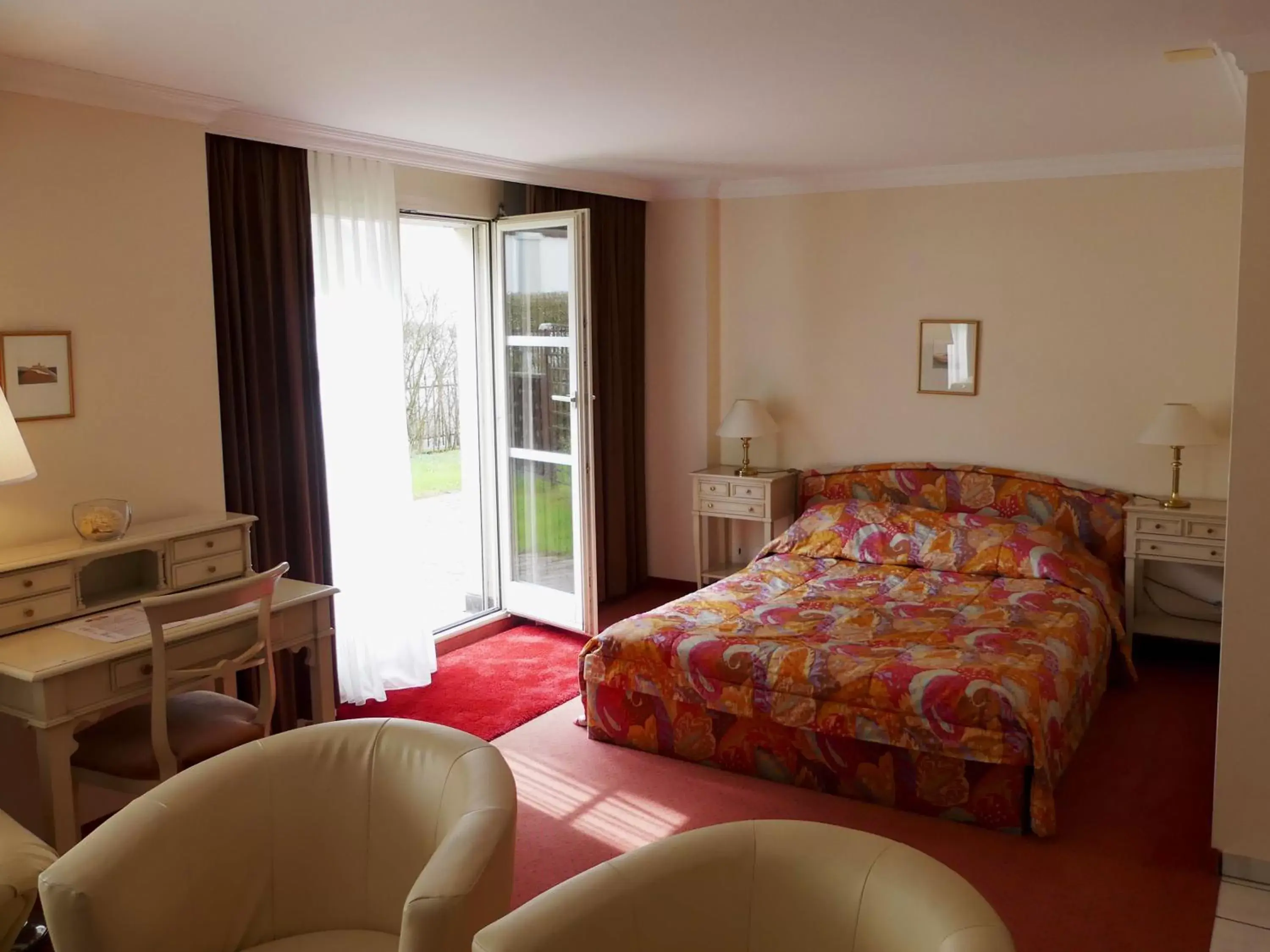 Photo of the whole room, Bed in Hotel Rigi Vitznau