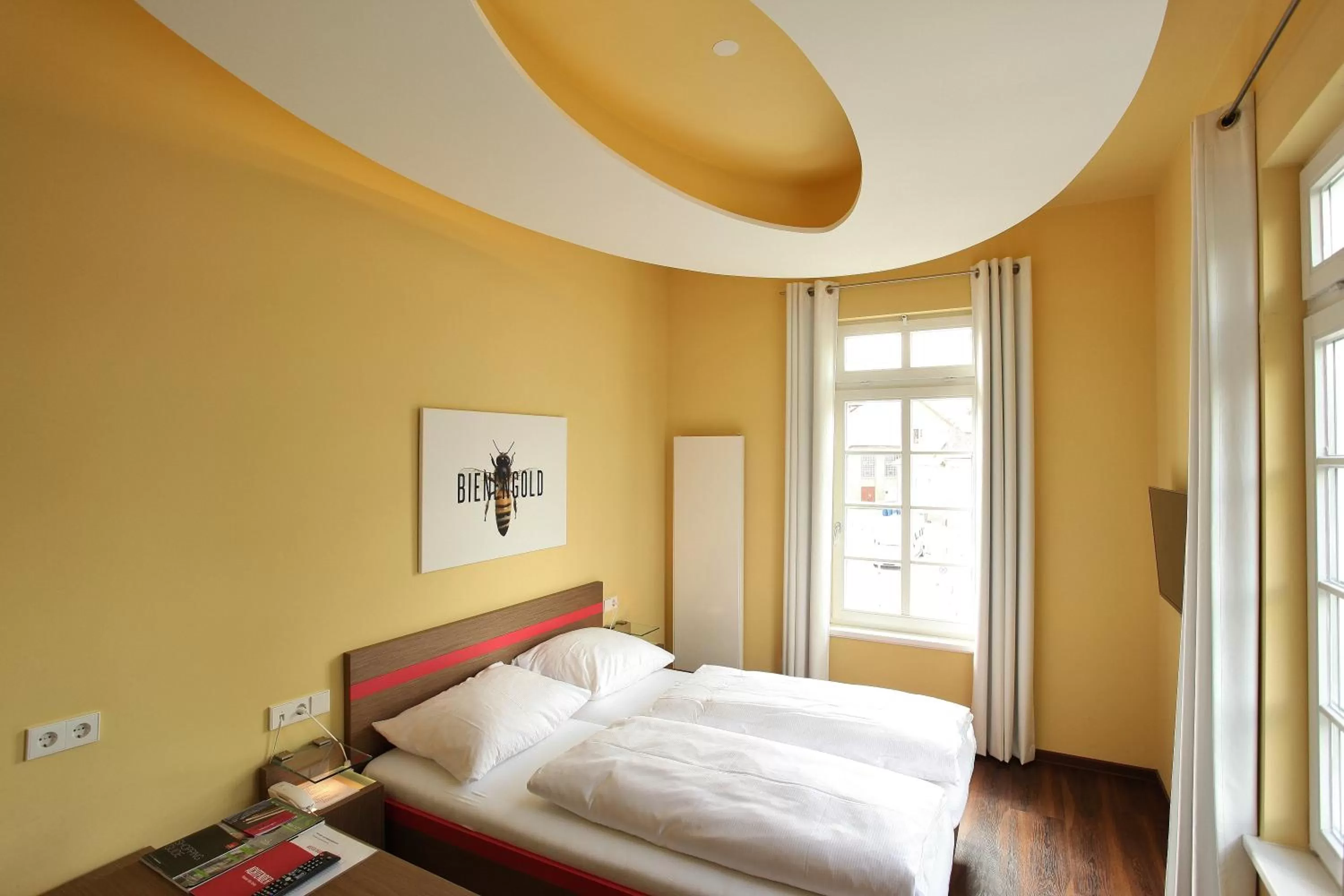 Bedroom, Bed in Achtender