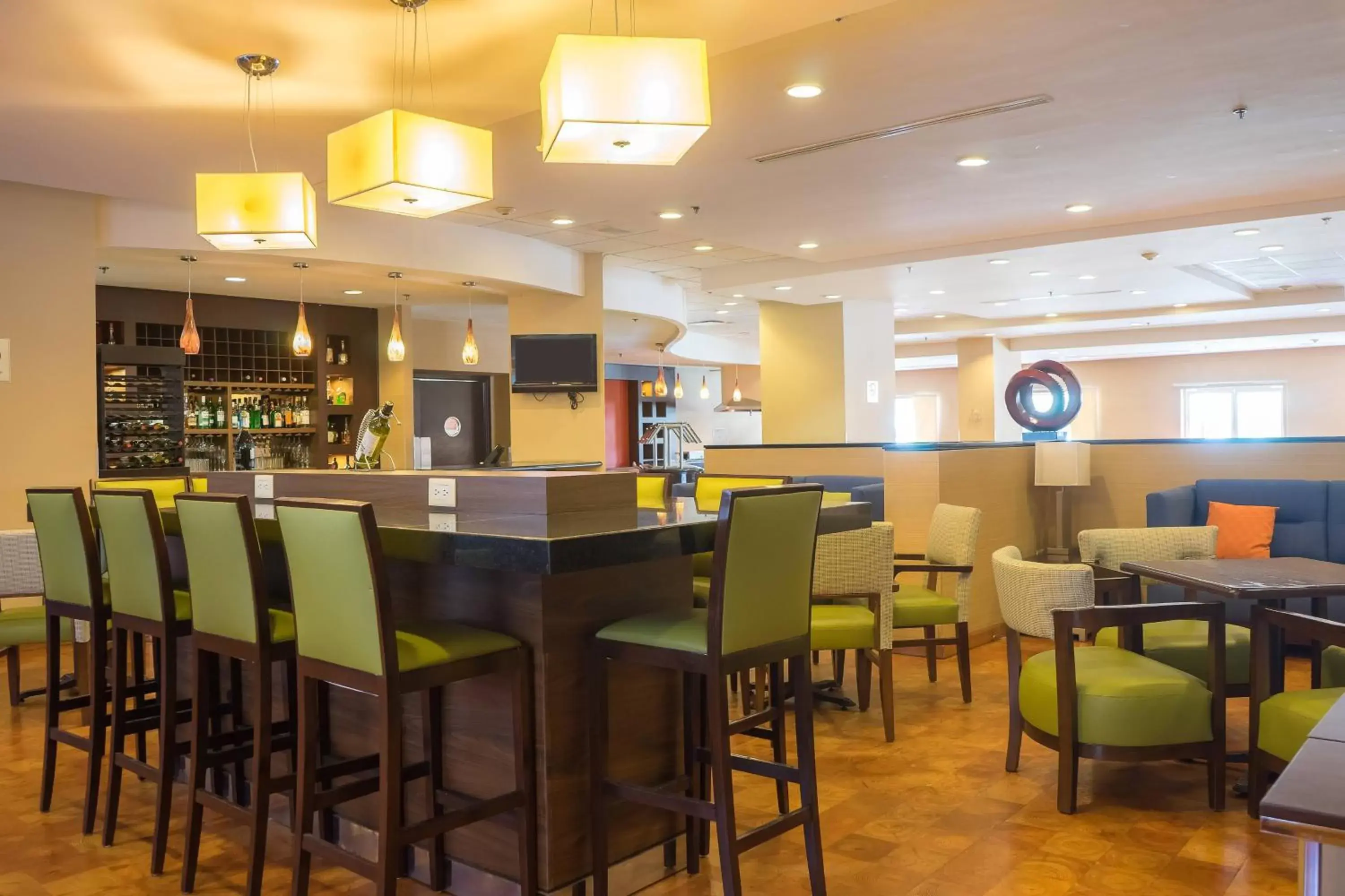 Restaurant/places to eat, Lounge/Bar in Courtyard by Marriott Puebla Las Animas