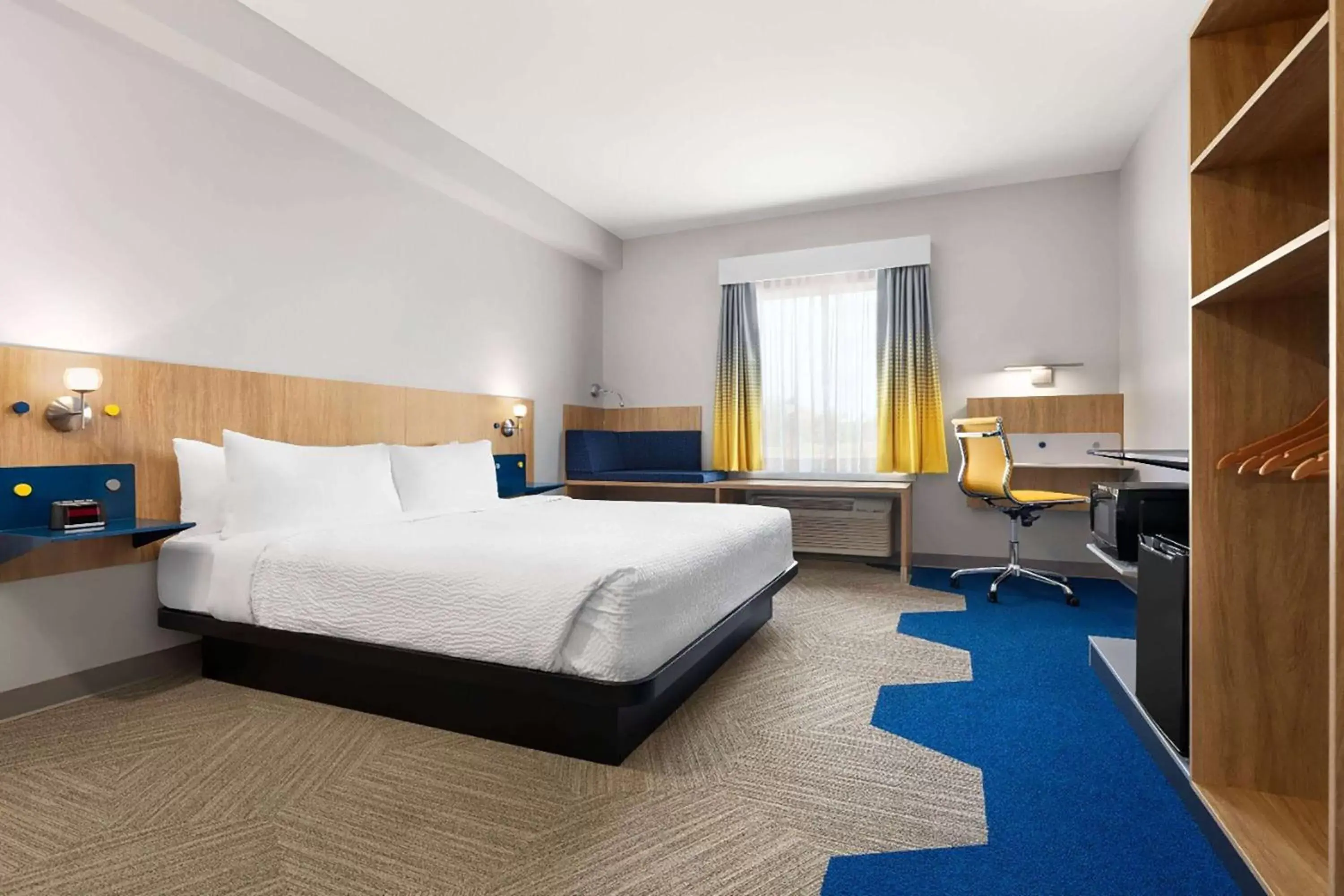 Photo of the whole room, Bed in Microtel Inn & Suites by Wyndham Lachute