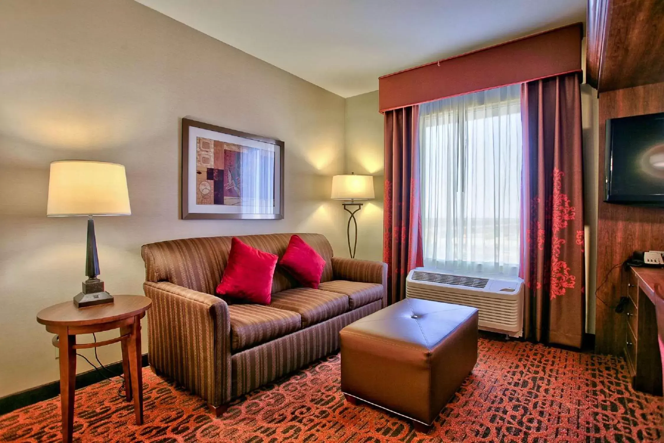 Bed, Seating Area in Hampton Inn & Suites Scottsdale at Talking Stick