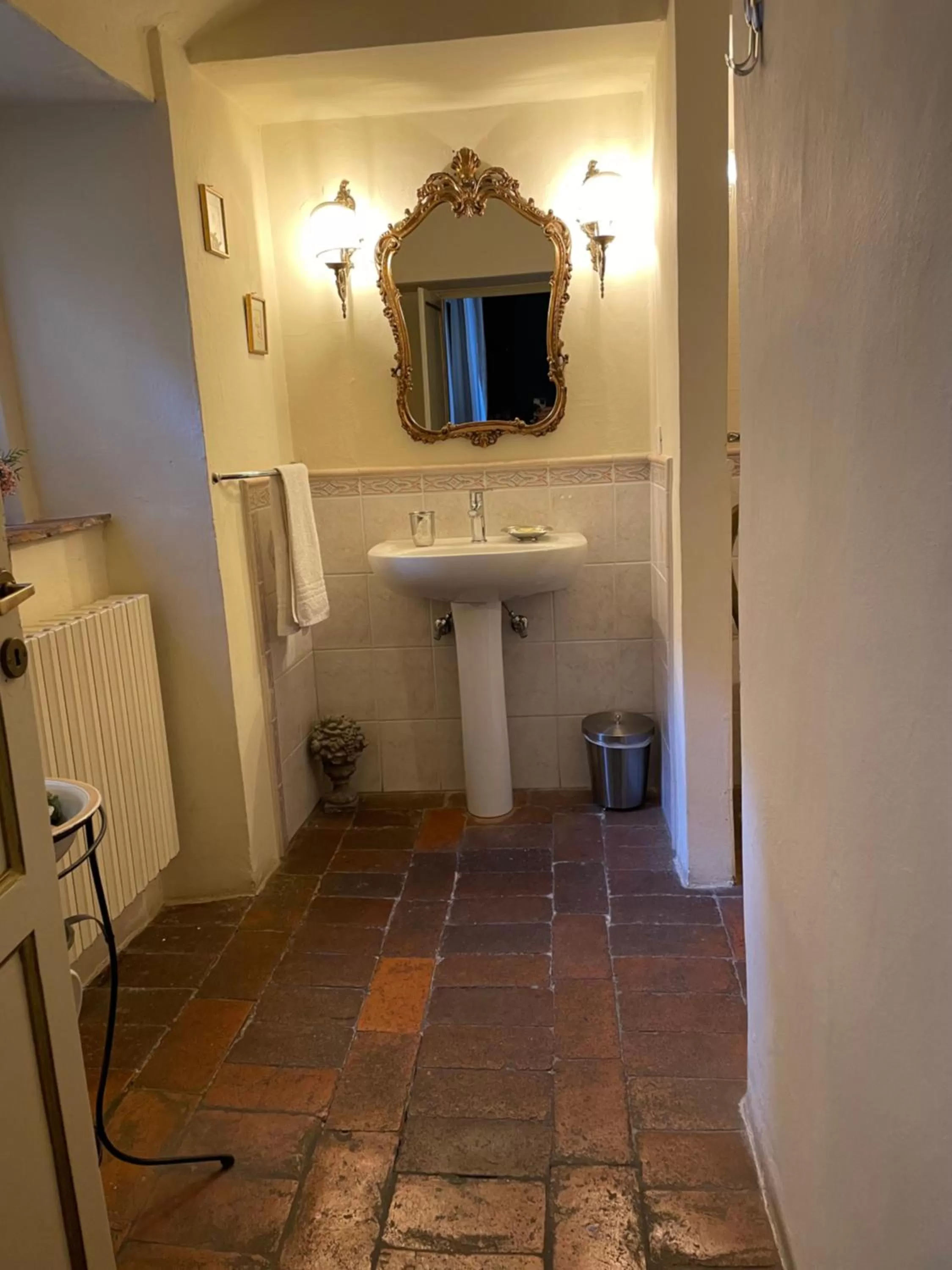 Bathroom in La Bohème