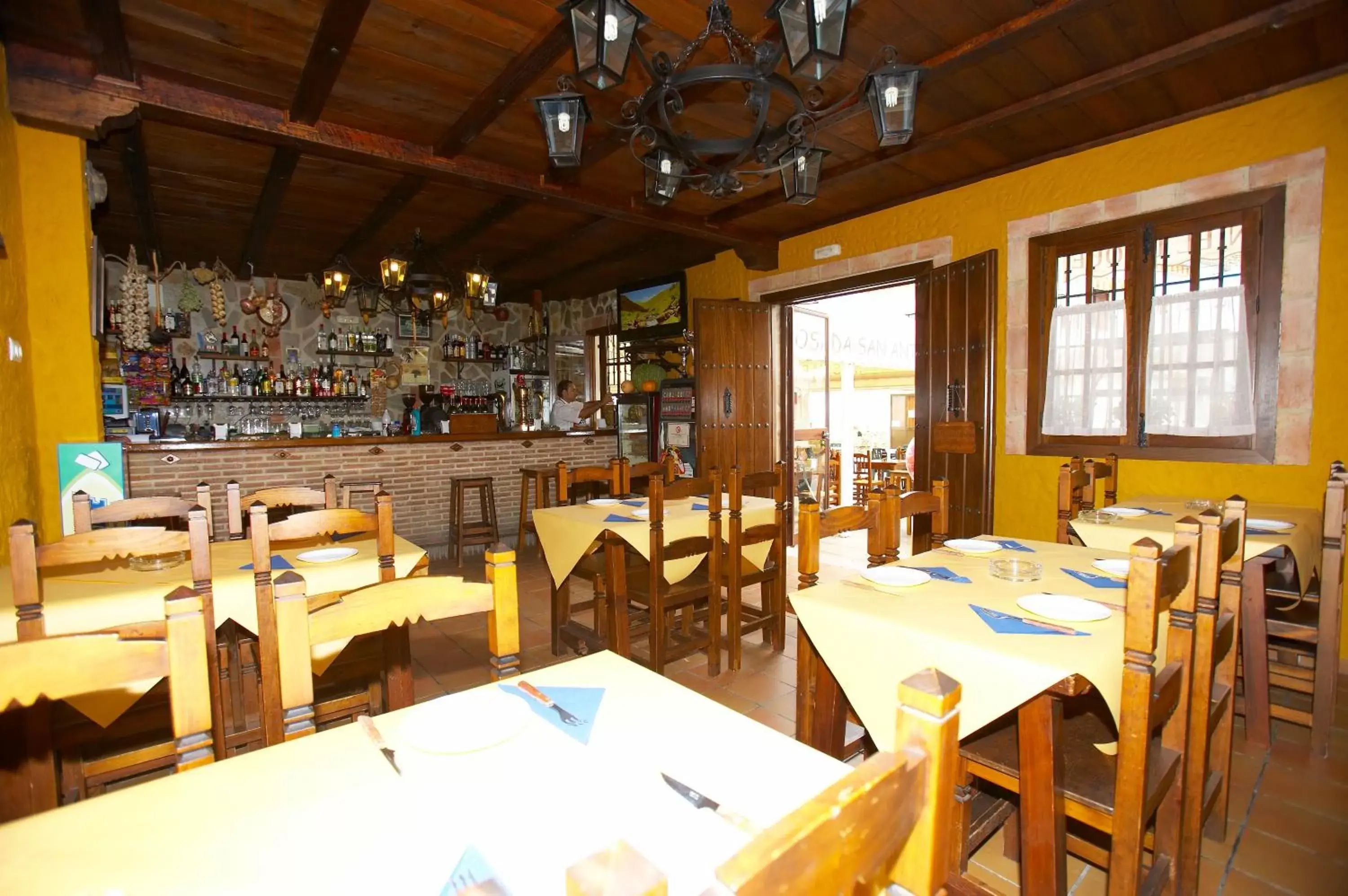 Restaurant/Places to Eat in Hotel Posada San Antonio