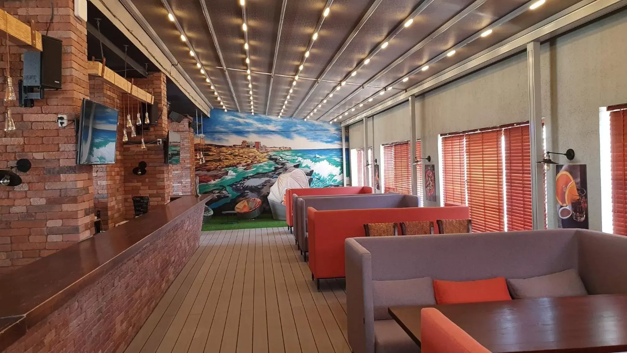 Lounge or bar, Restaurant/Places to Eat in Holiday Inn Aktau, an IHG Hotel