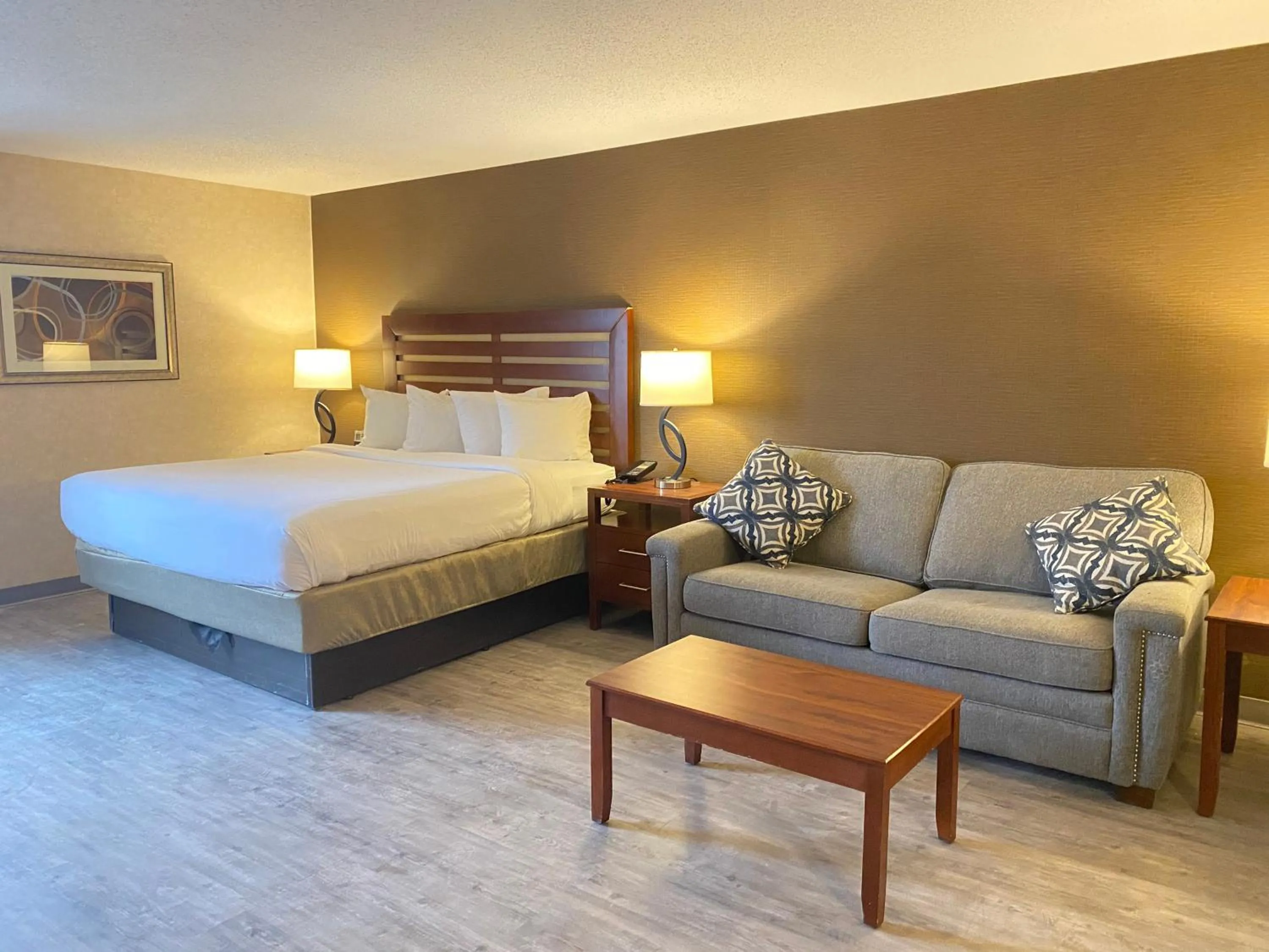 Bed in Wyndham Garden Grand Rapids Airport