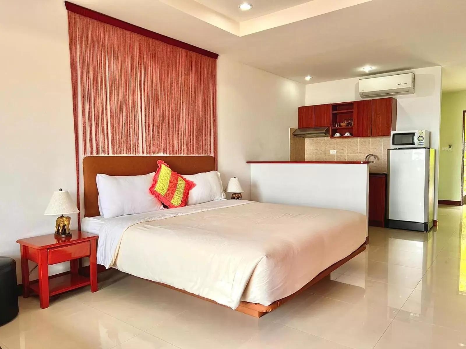 Bed in Mountain Seaview Luxury Apartments