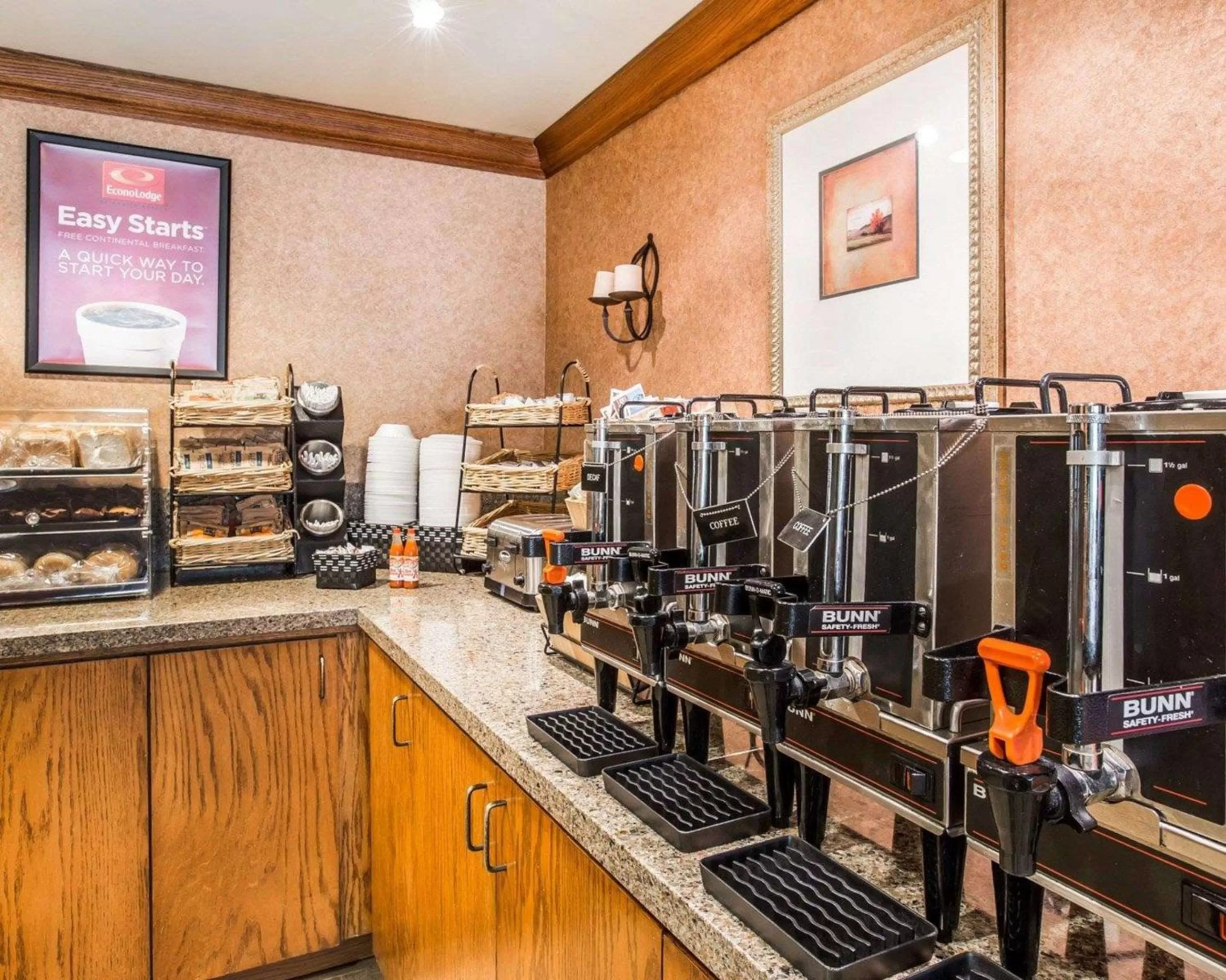 Restaurant/places to eat in Econo Lodge Pigeon Forge Riverside