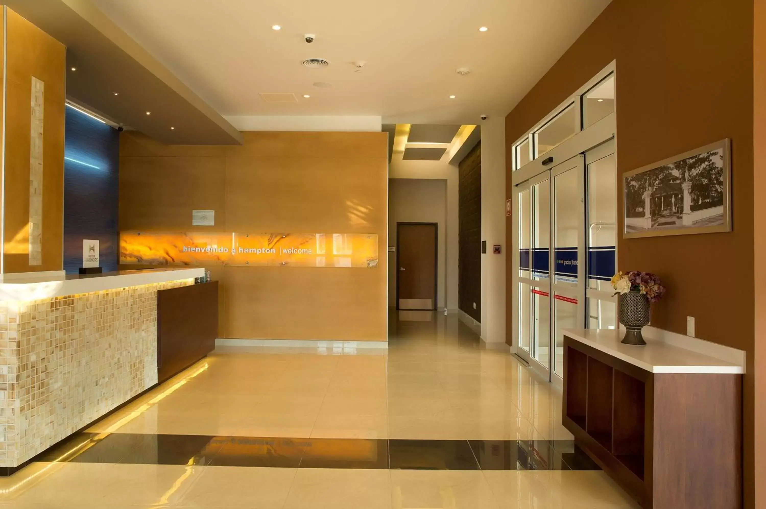 Lobby or reception in Hampton Inn & Suites by Hilton Paraiso Lobby or reception in Hampton Inn & Suites by Hilton Paraiso