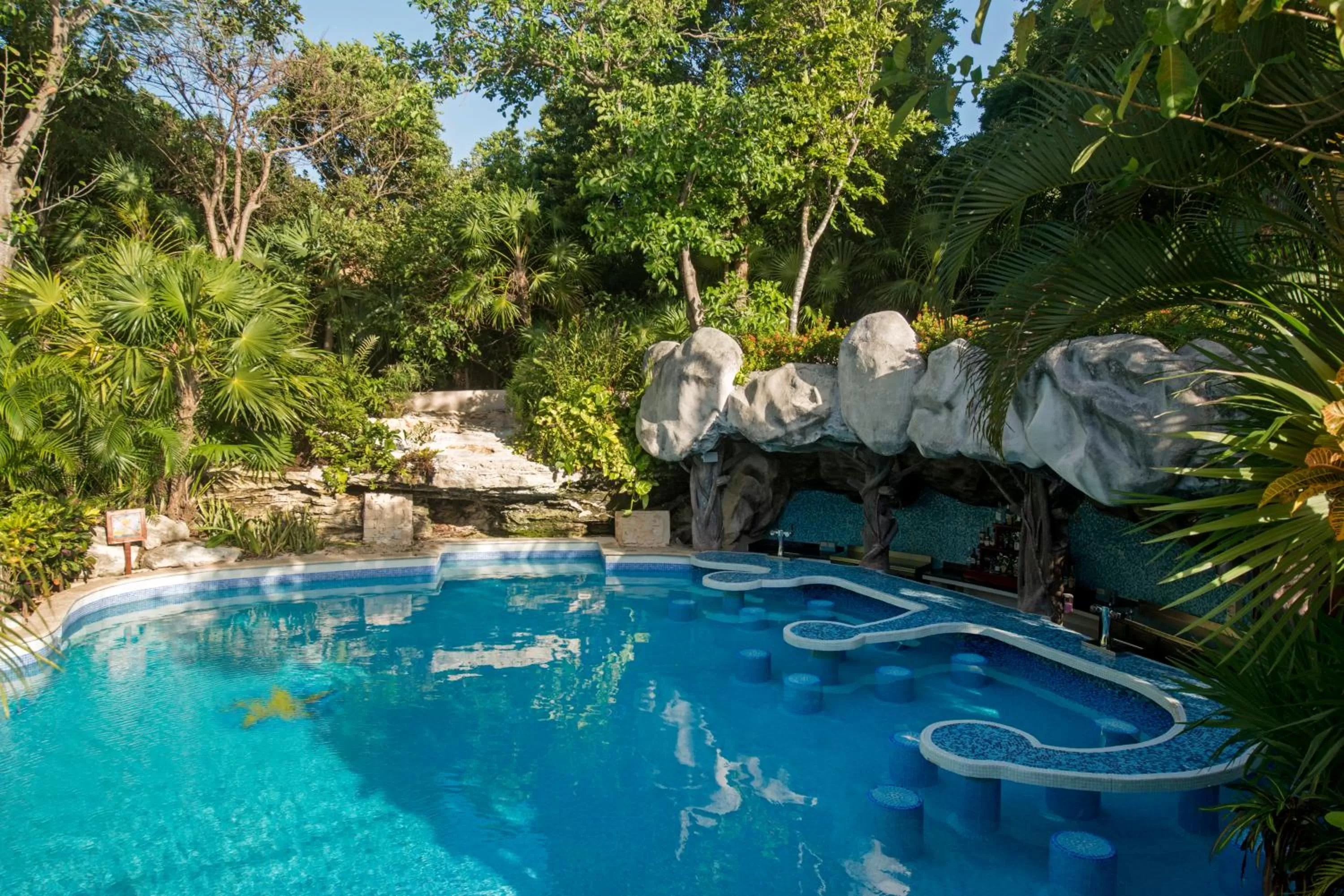 Lounge or bar in Iberostar Quetzal