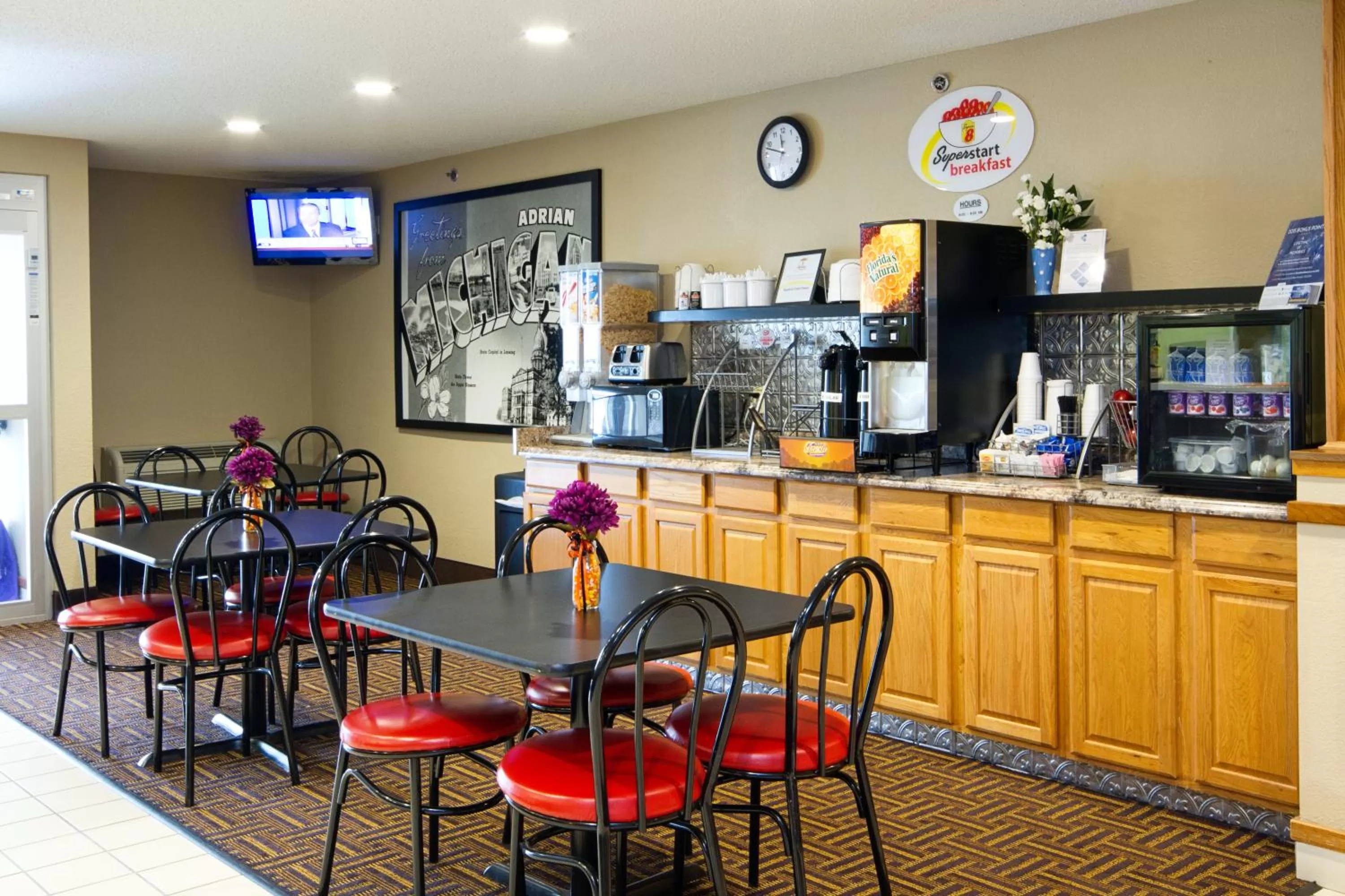 Continental breakfast, Restaurant/Places to Eat in Super 8 by Wyndham Adrian