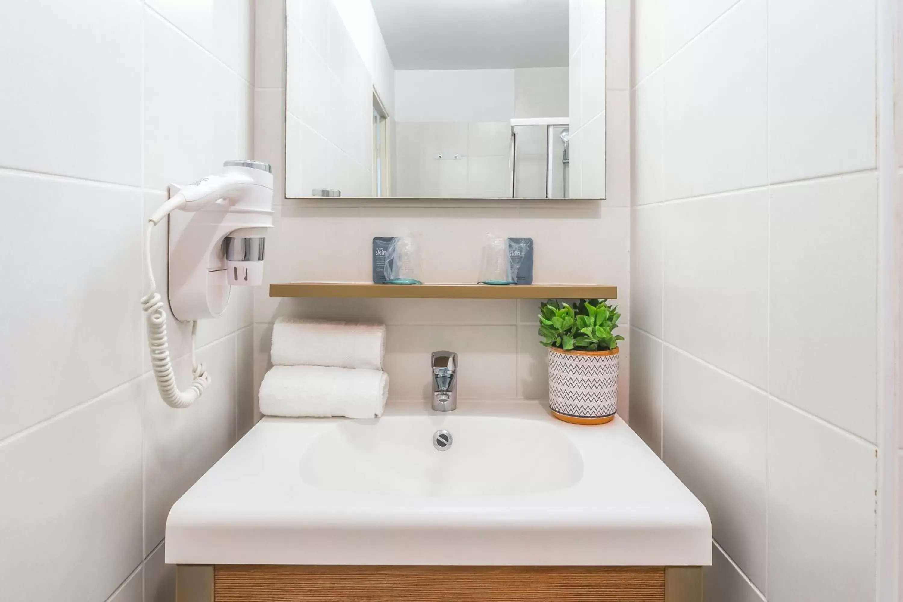 Bathroom in Appart'City Confort Amiens Gare