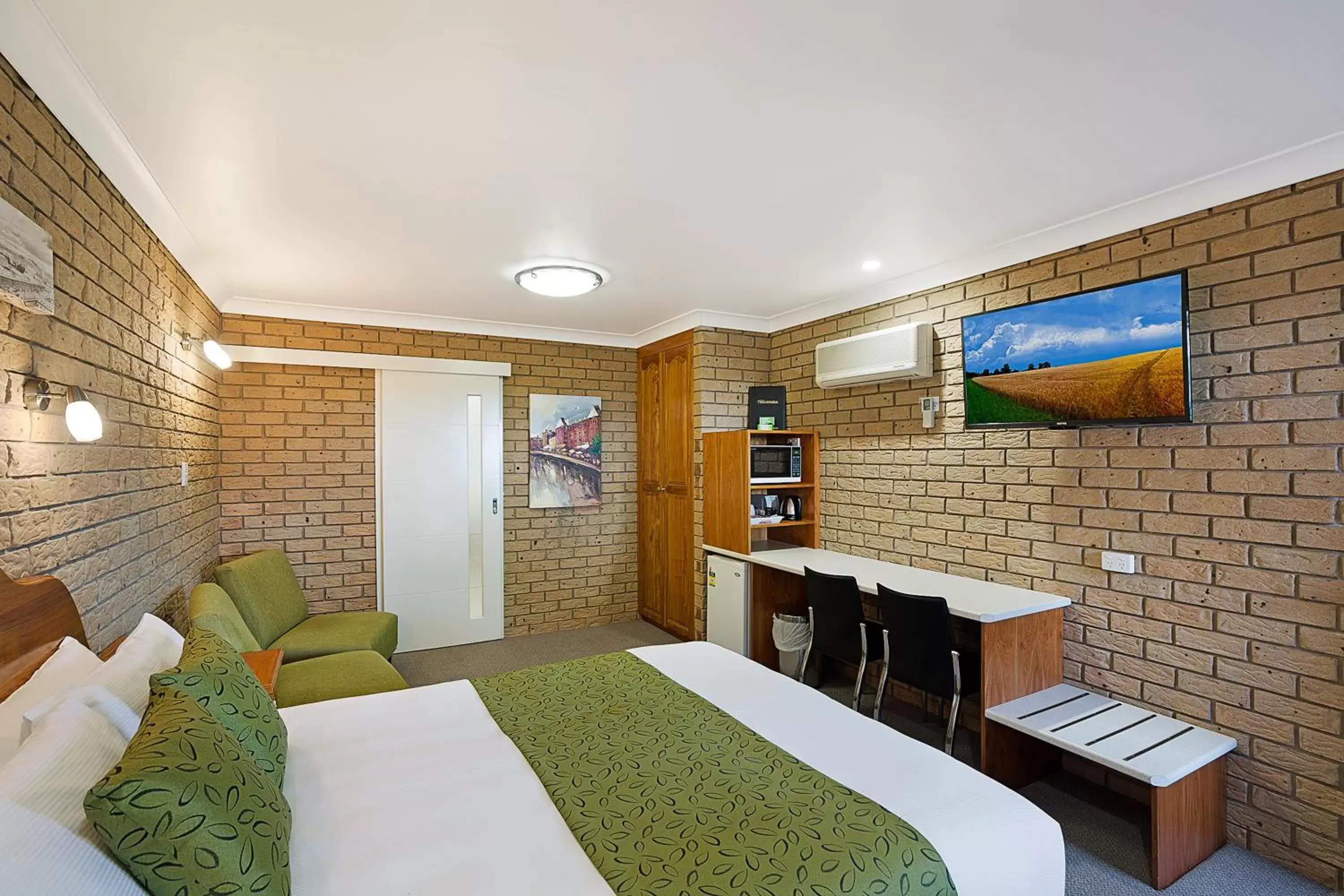 Bedroom, Room Photo in Sunray Motor Inn