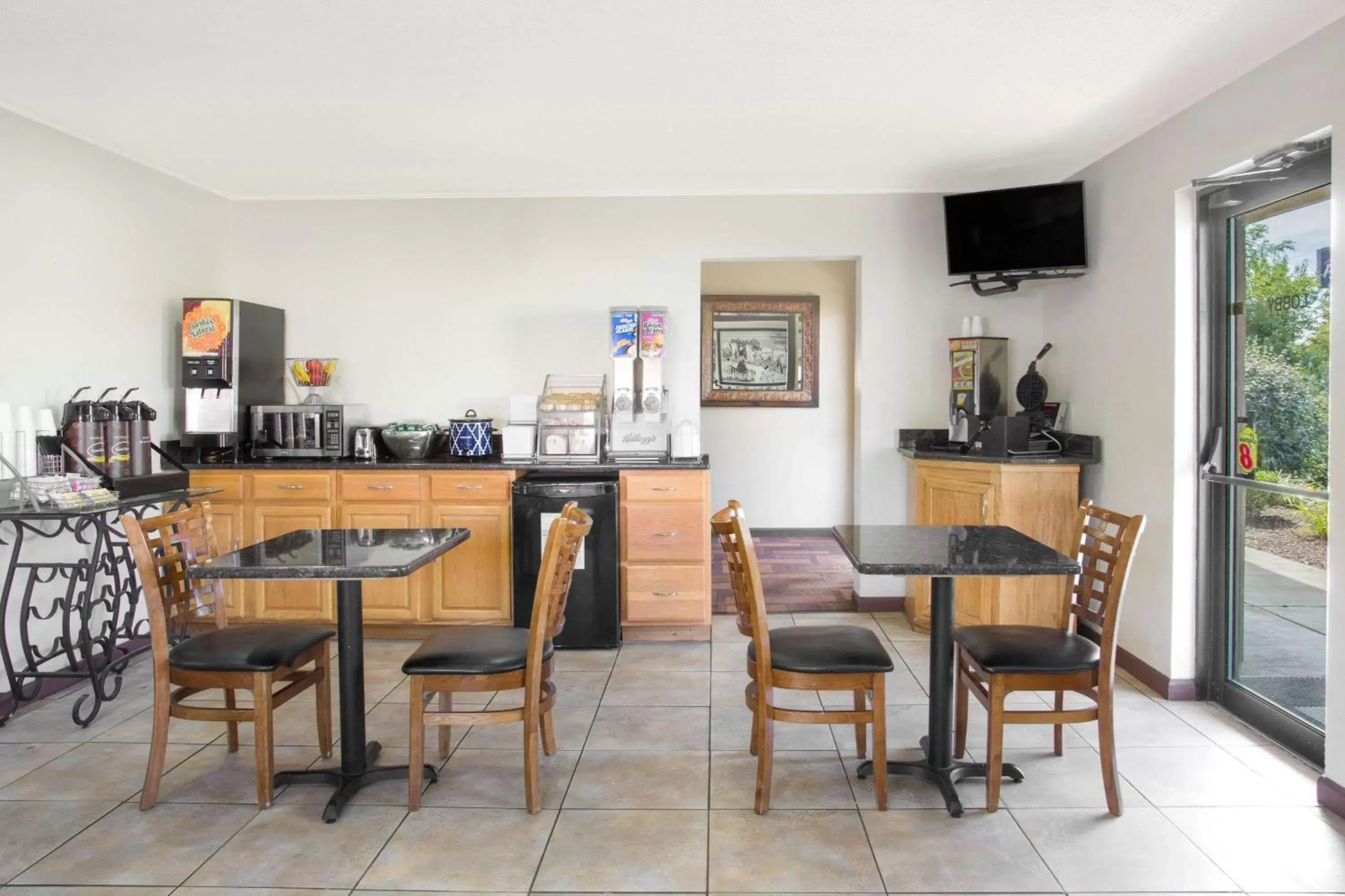 Restaurant/places to eat in Super 8 by Wyndham Abingdon VA Restaurant/places to eat in Super 8 by Wyndham Abingdon VA