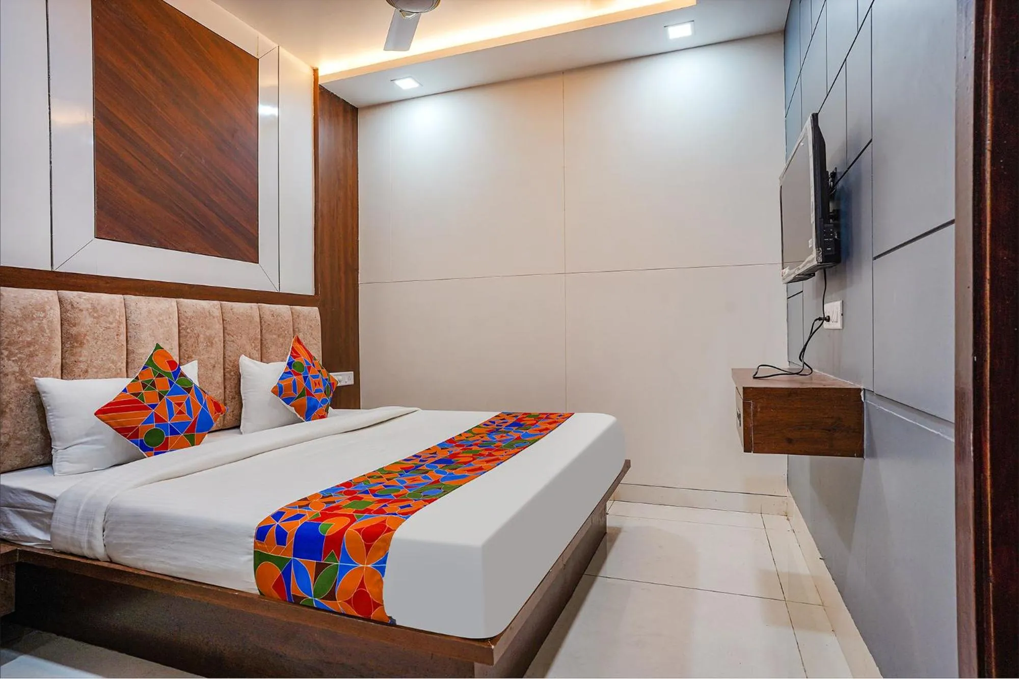 Communal lounge/ TV room, Bed in FabExpress Ritik