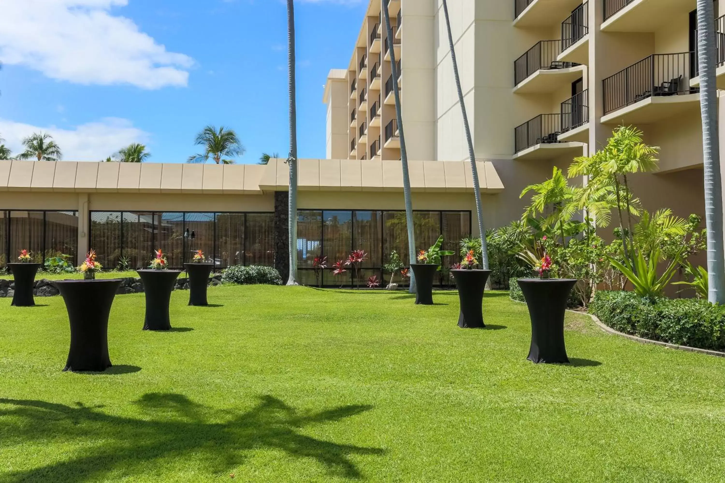 Meeting/conference room, Garden in Courtyard by Marriott King Kamehameha's Kona Beach Hotel