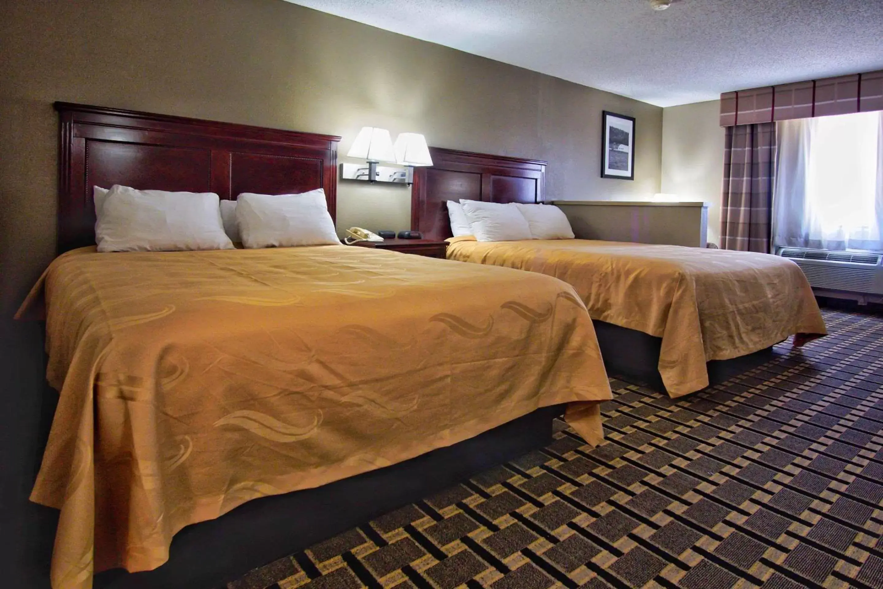 Photo of the whole room, Bed in Quality Inn Moore - Oklahoma City