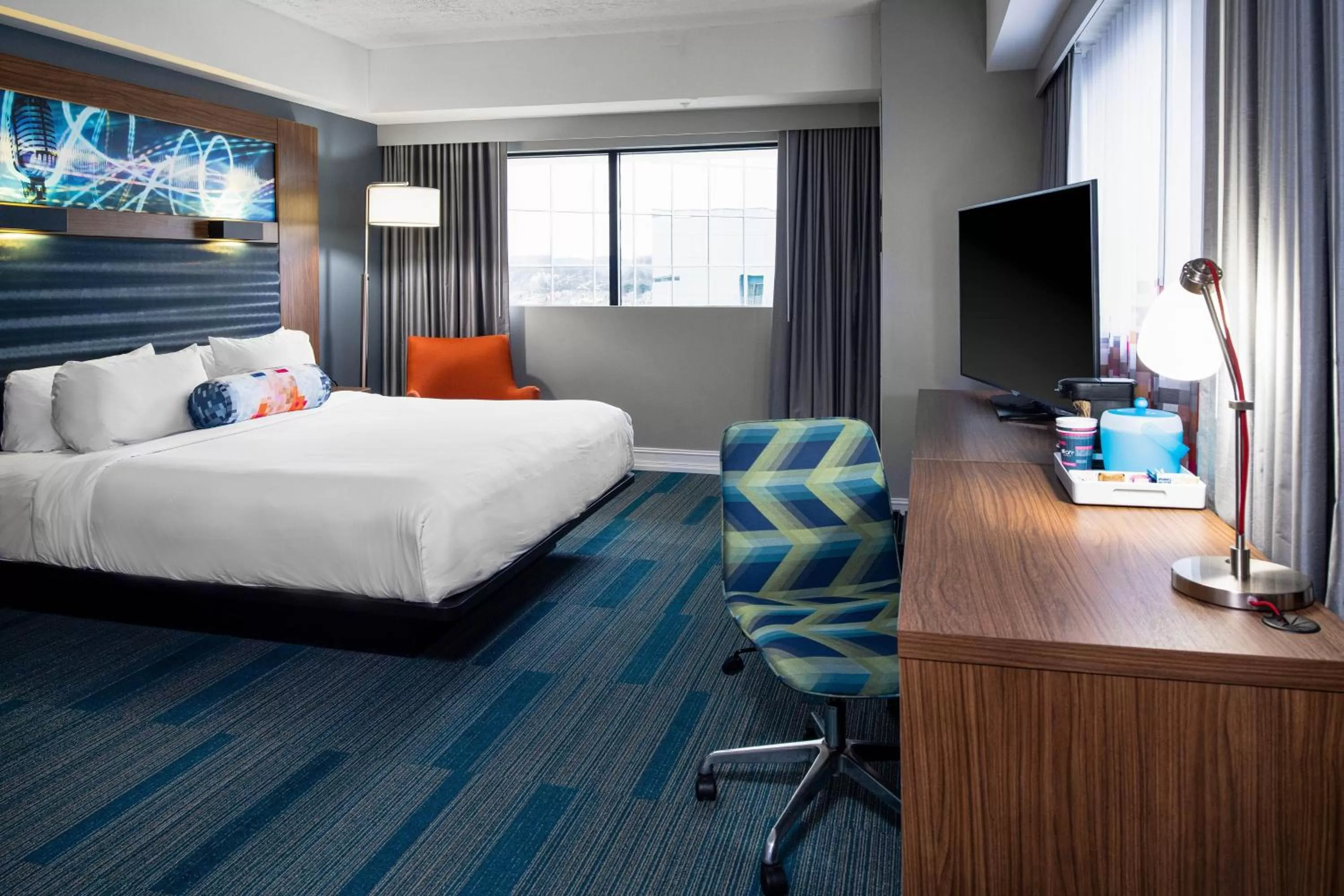Photo of the whole room, Bed in Aloft Nashville West End