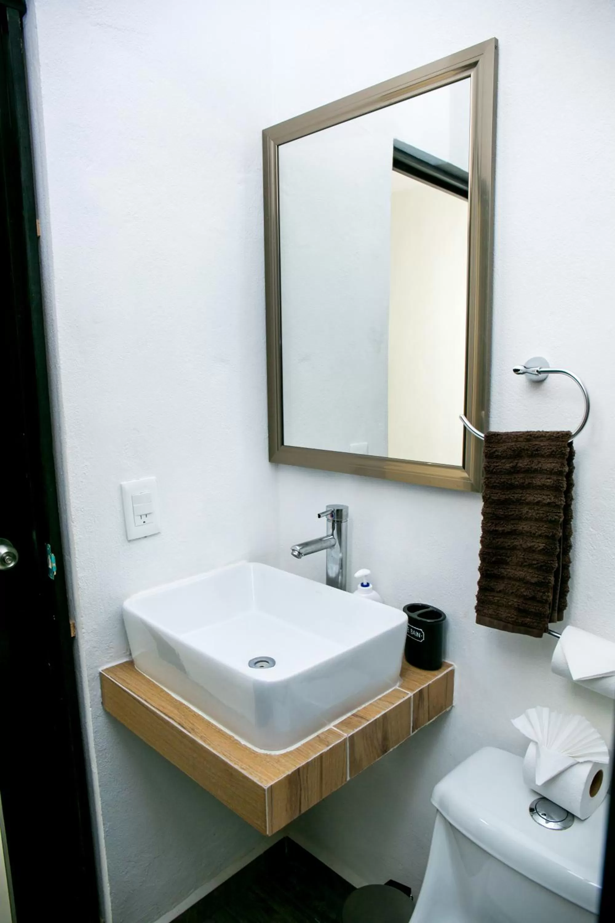 Bathroom in Maui hostel playa del carmen