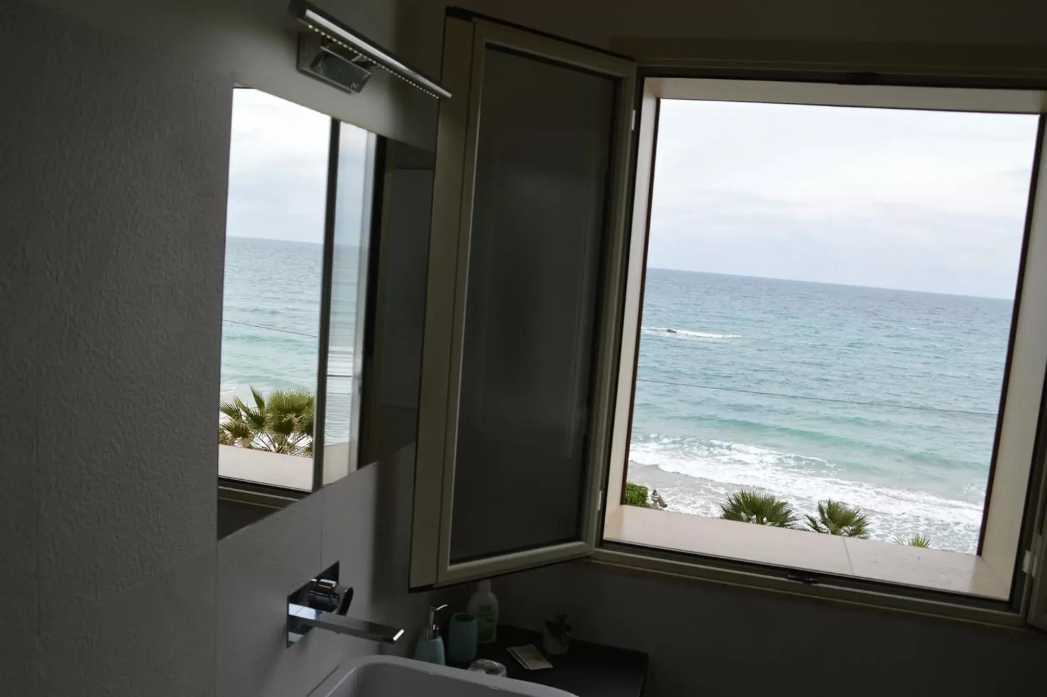 Bathroom, Sea View in B&B La terrazza sul mare
