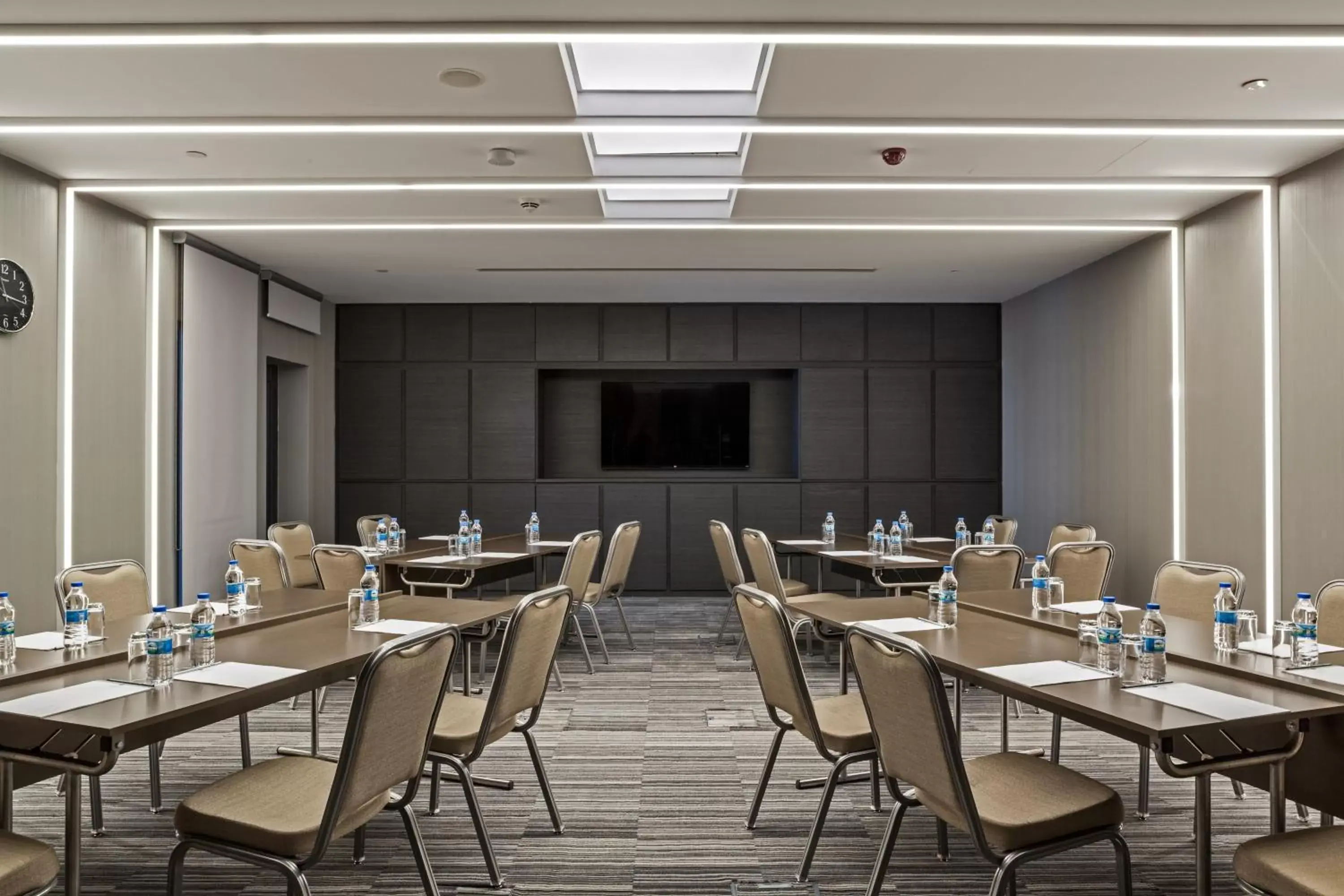 Meeting/conference room, Restaurant/Places to Eat in Wish More Hotel Istanbul