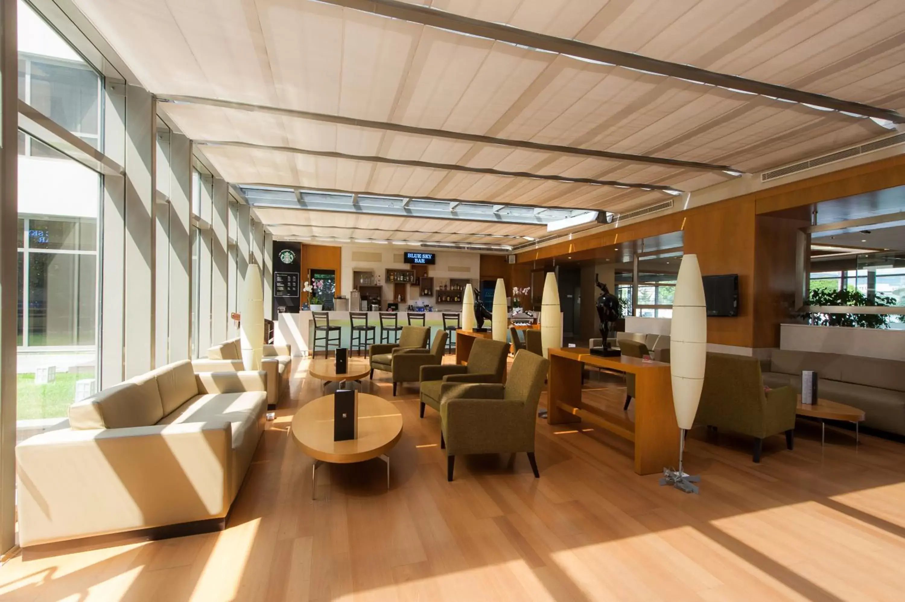 Lounge or bar, Restaurant/Places to Eat in ISG Sabiha Gökçen Airport Hotel