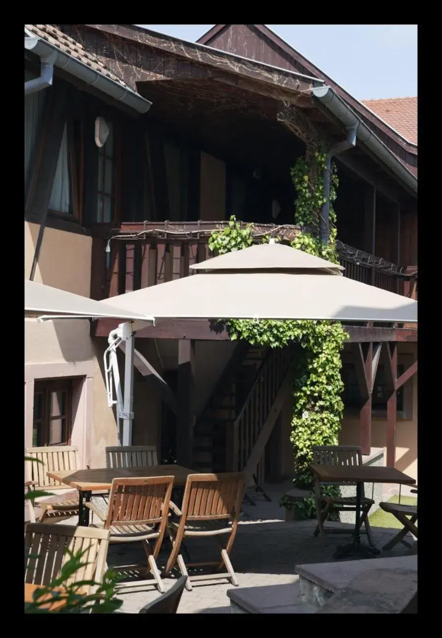 Restaurant/places to eat, Property Building in Brit Hotel Confort La Ferme du Pape