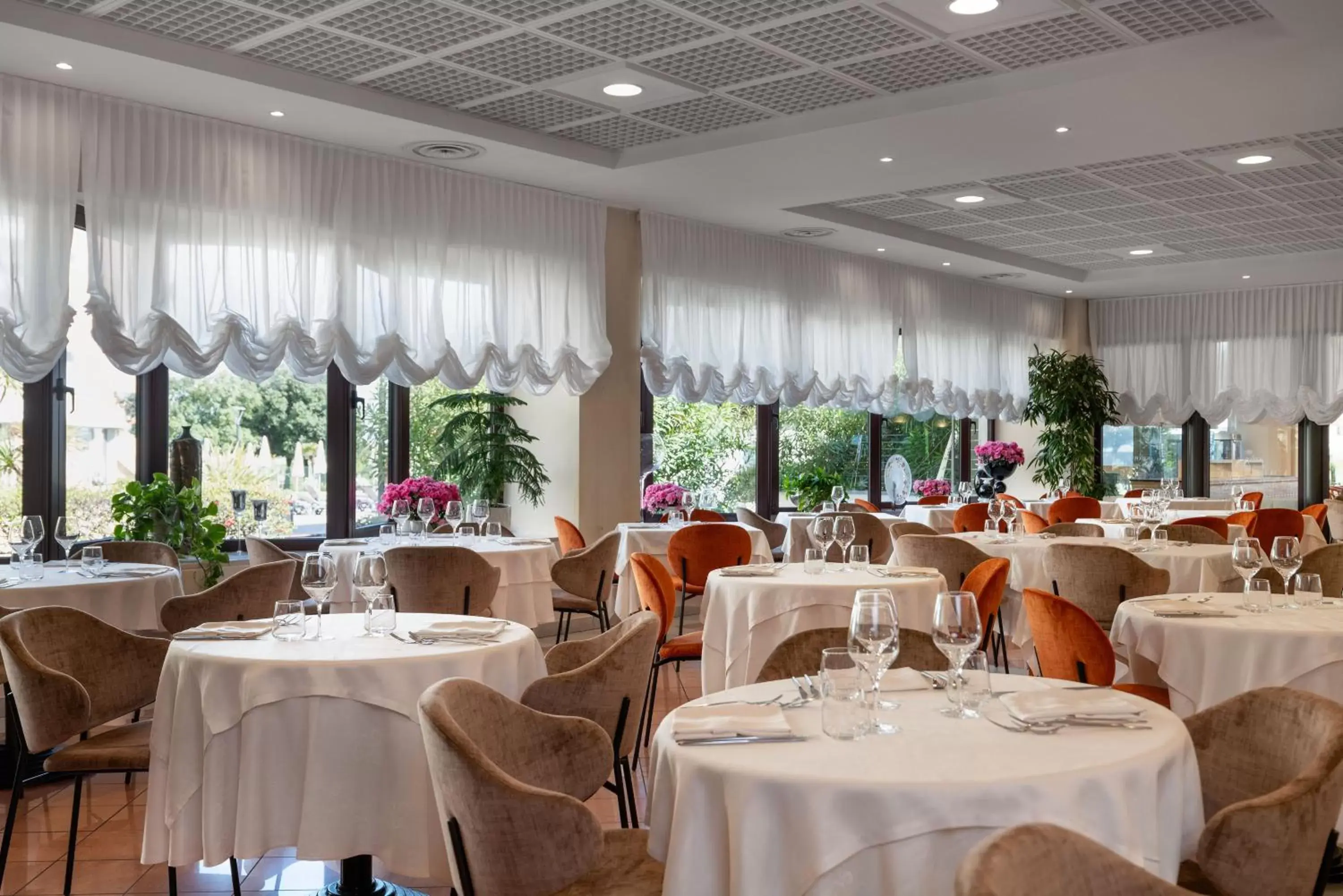Restaurant/places to eat in Savoy Beach Hotel & Thermal Spa Restaurant/places to eat in Savoy Beach Hotel & Thermal Spa