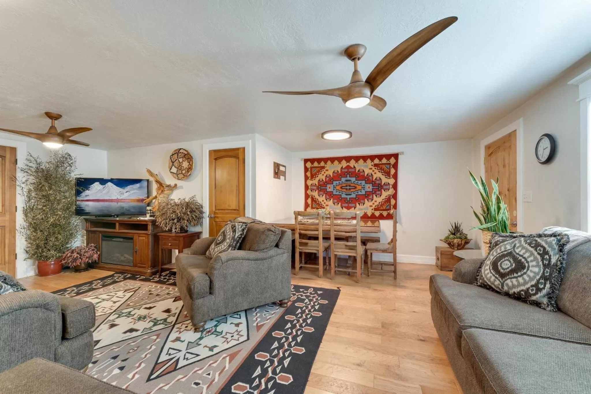 TV and multimedia in Stone Lizard Lodge