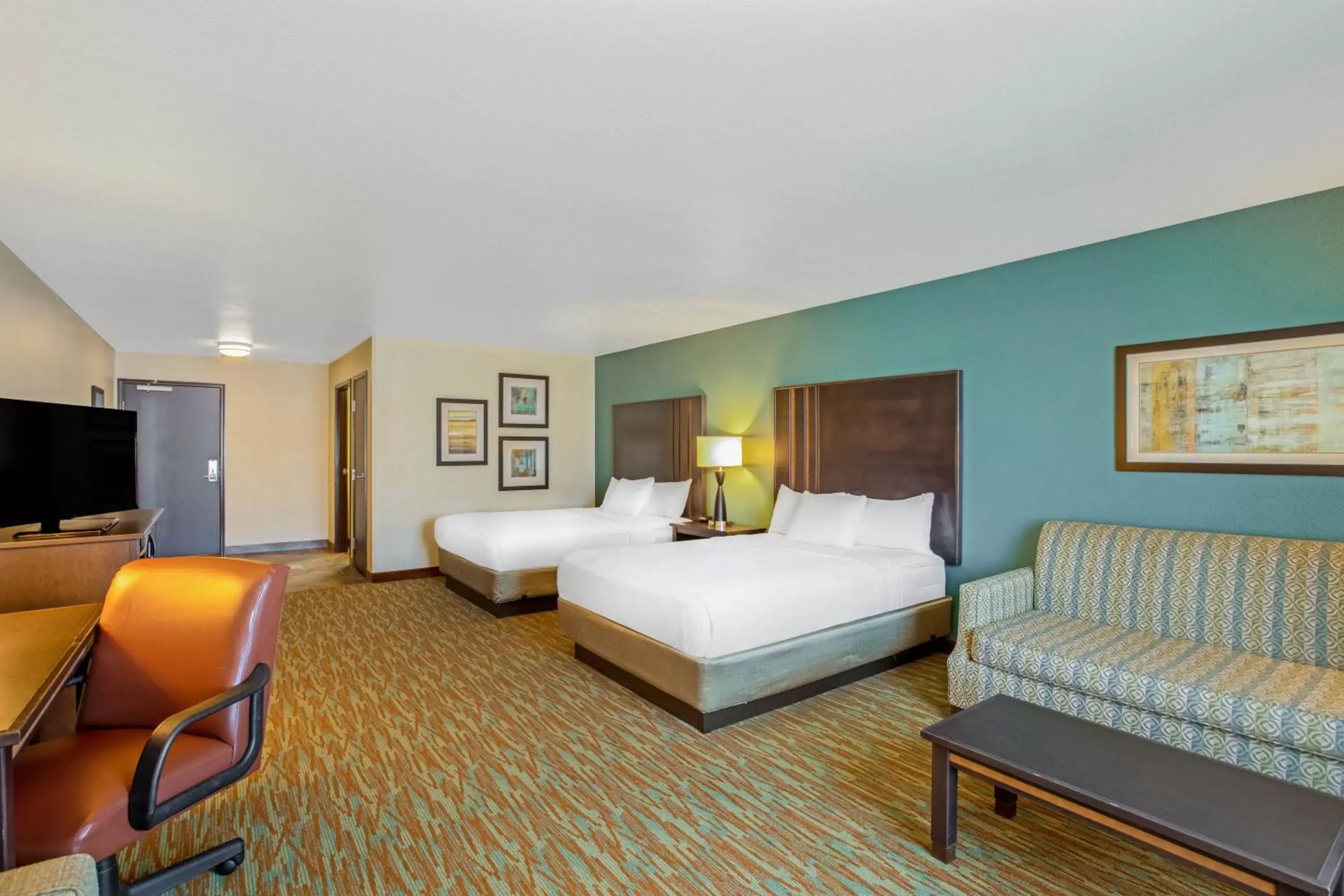 Photo of the whole room, Bed in La Quinta by Wyndham Gillette Photo of the whole room, Bed in La Quinta by Wyndham Gillette