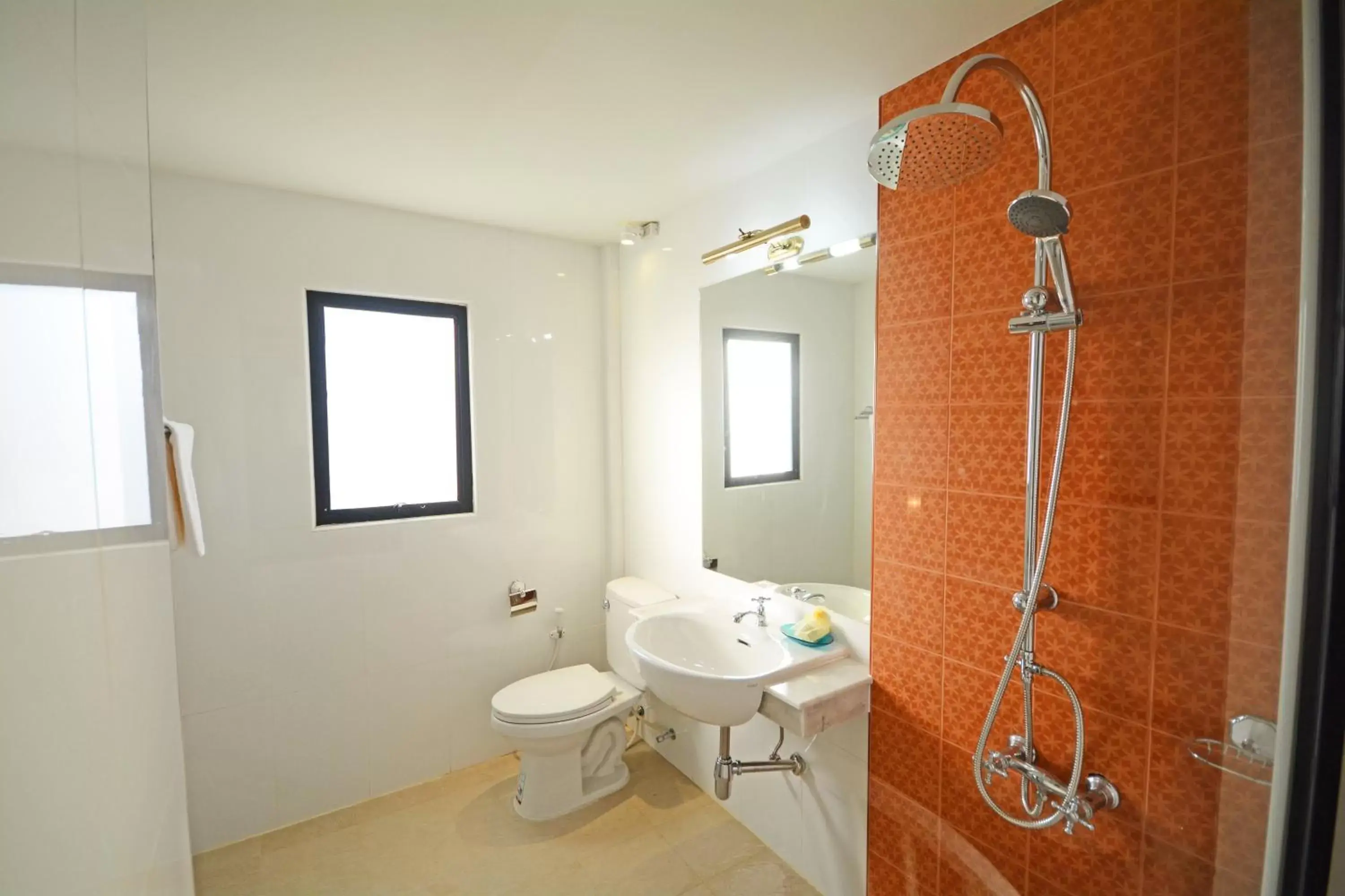 Bathroom in Hotel Toscana Trat