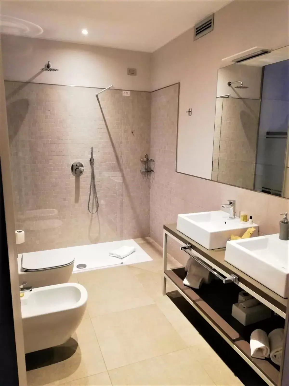 Shower, Bathroom in Hotel Griso Collection