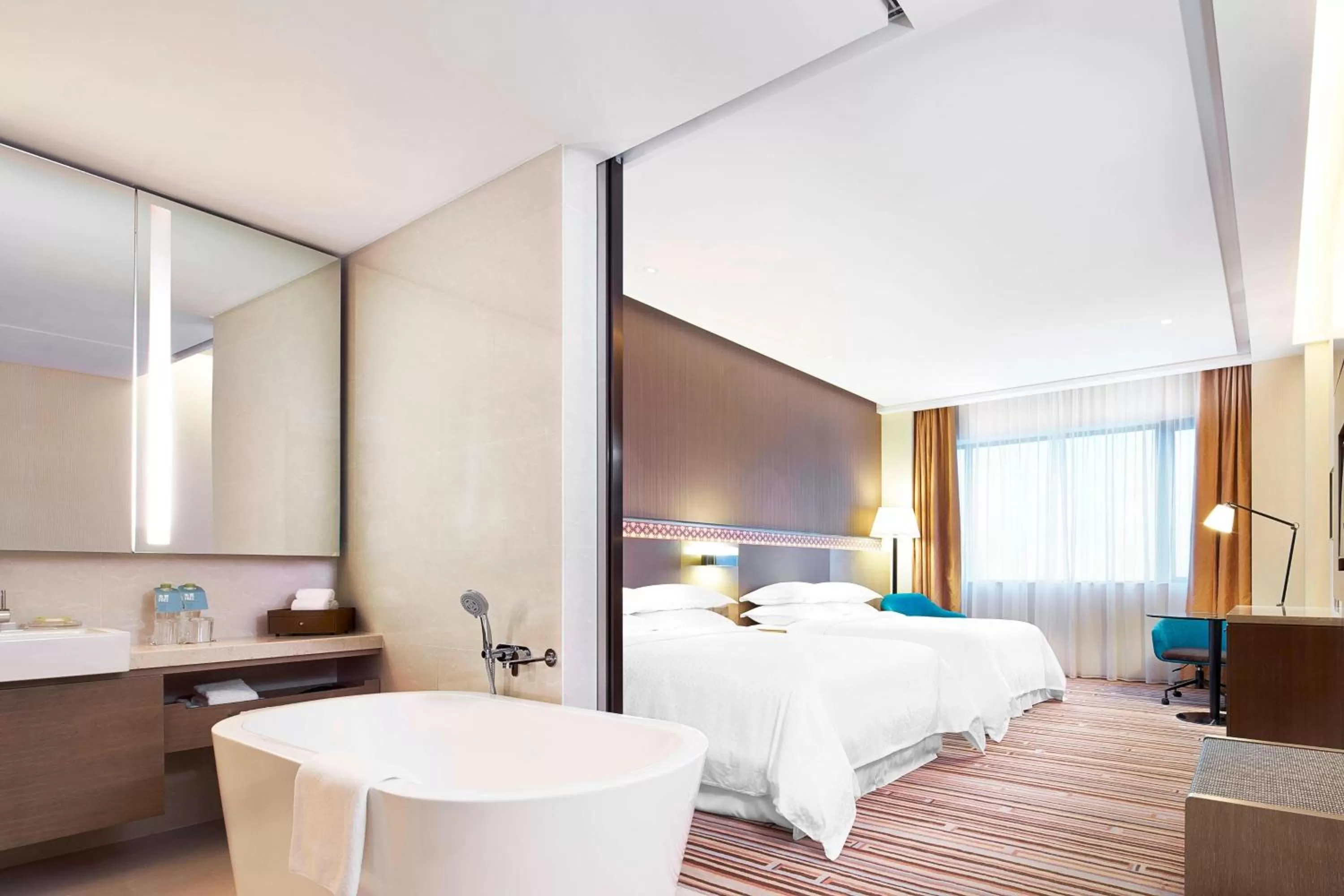 Photo of the whole room, Bed in Four Points By Sheraton Guilin Lingui