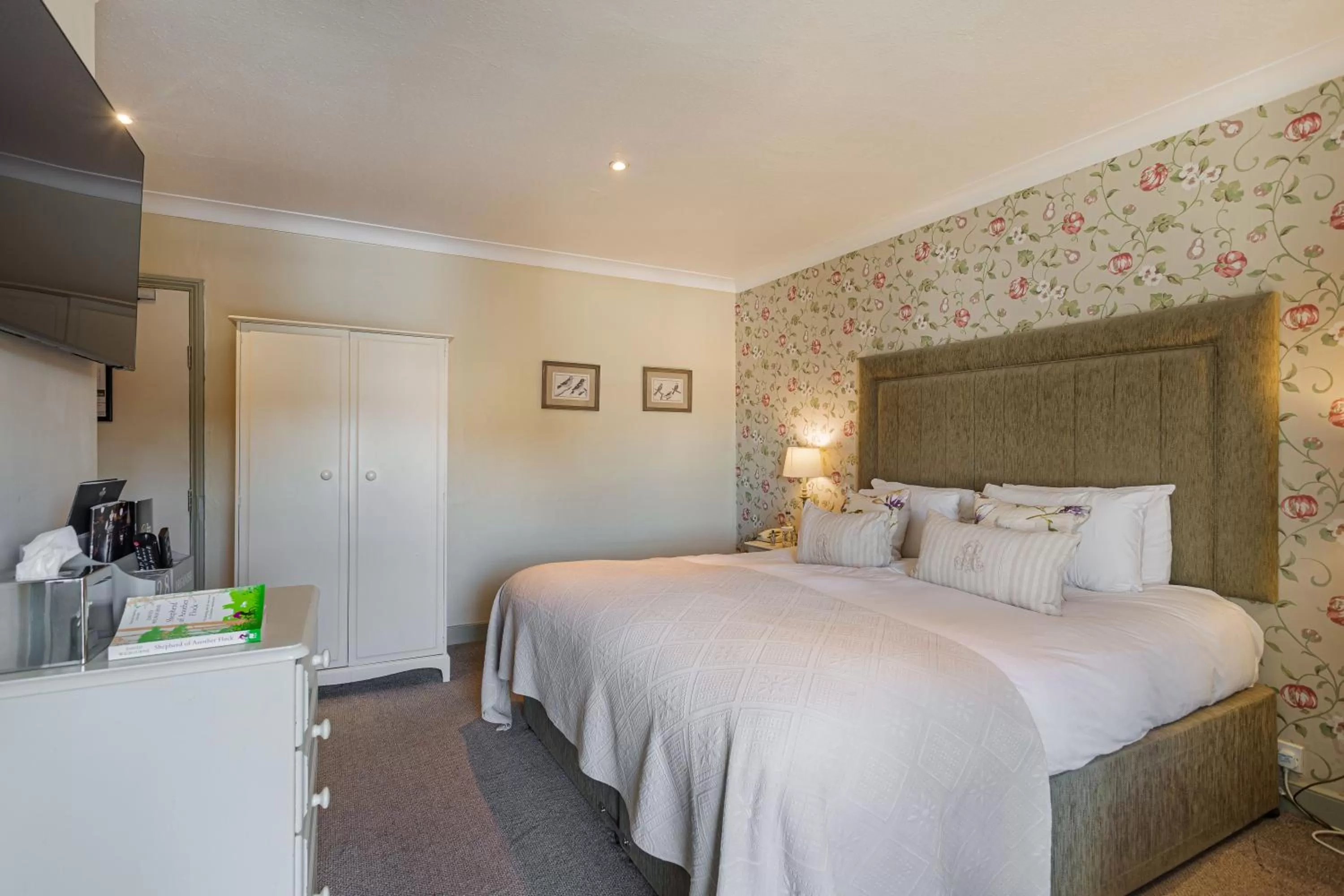 Bed in The Feathers Hotel, Helmsley, North Yorkshire - The Coaching Inn Group