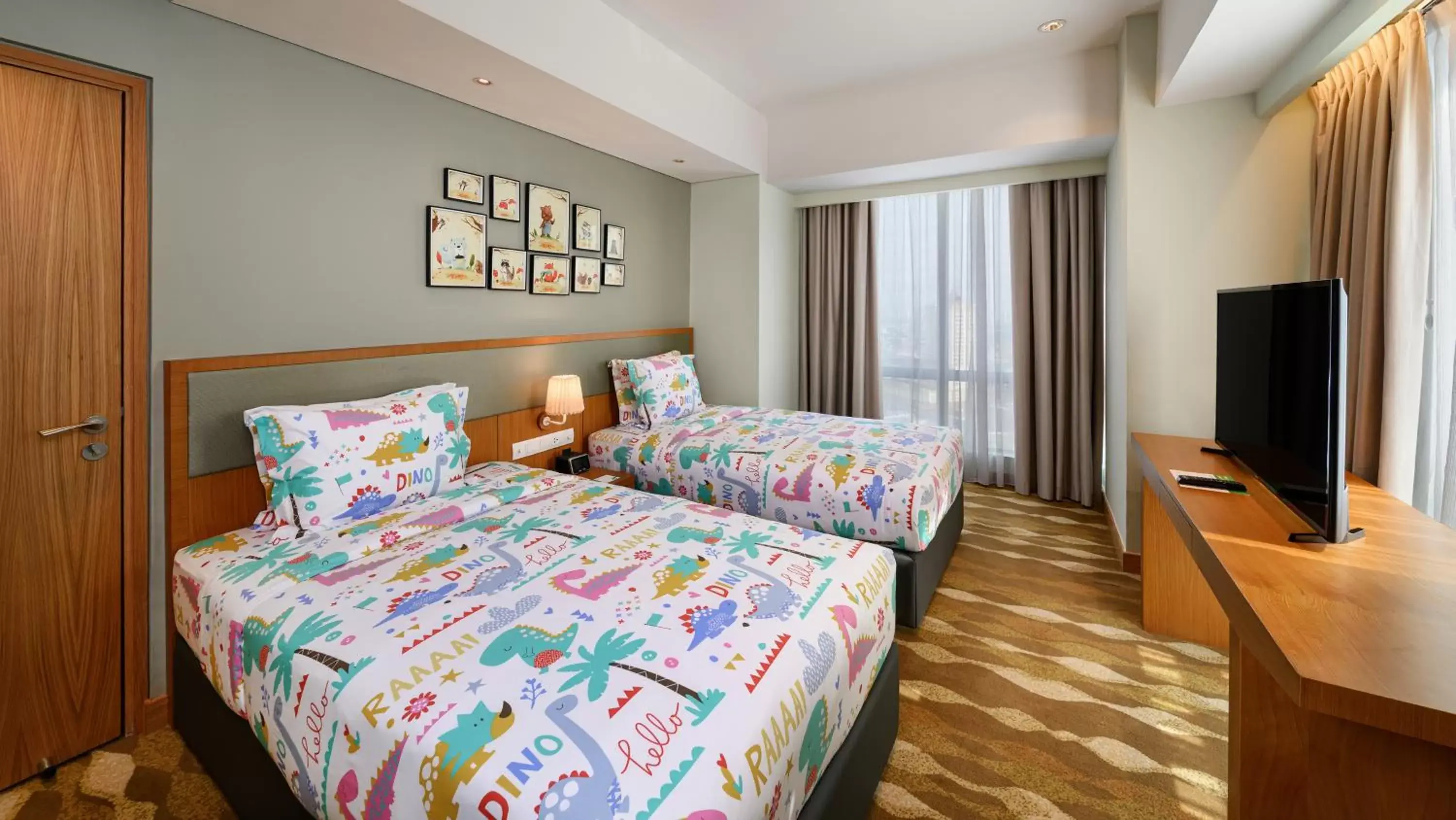 Bed in Holiday Inn & Suites Jakarta Gajah Mada, an IHG Hotel