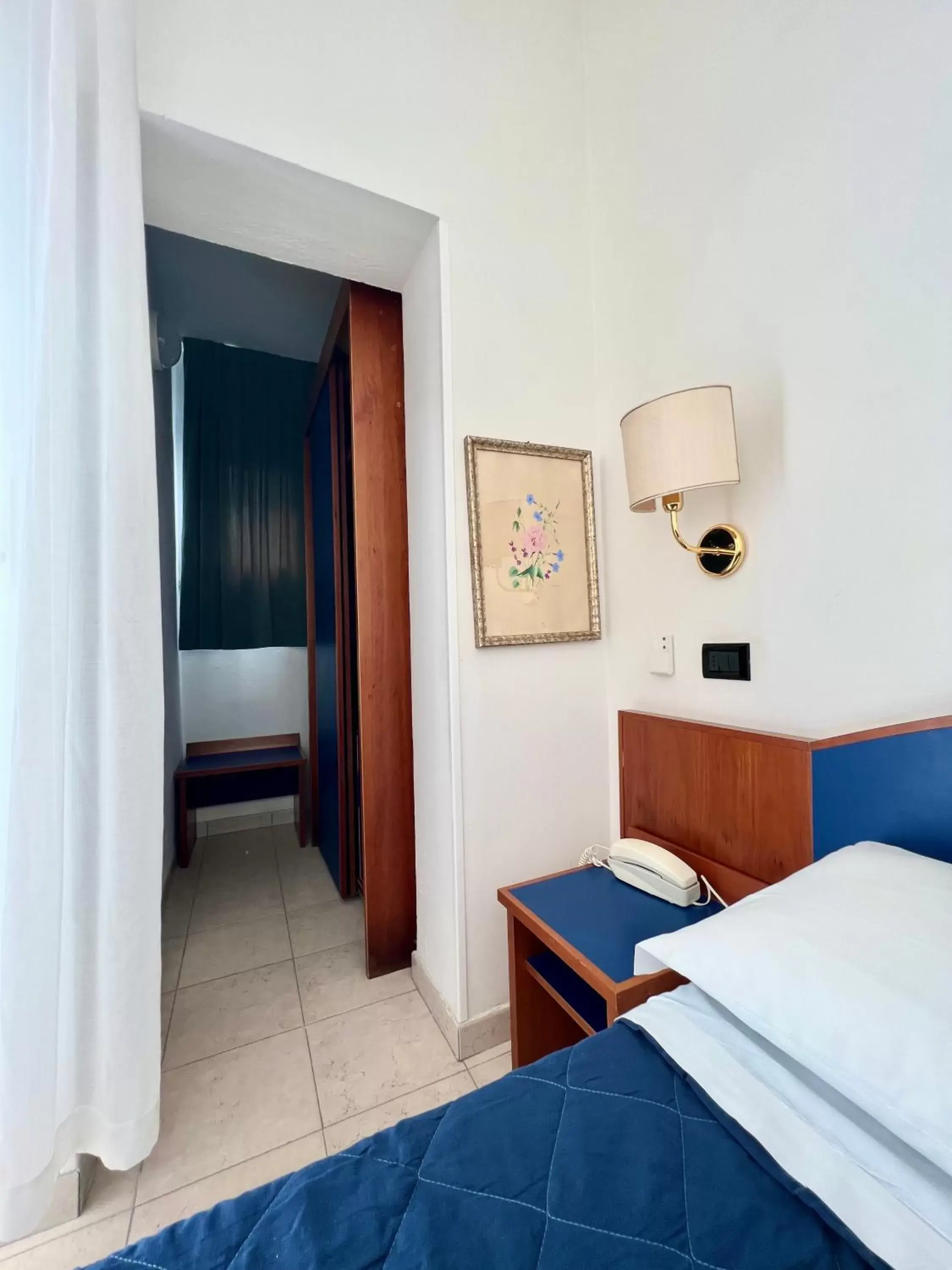 Bedroom, Bed in Hotel B&B Montecarlo