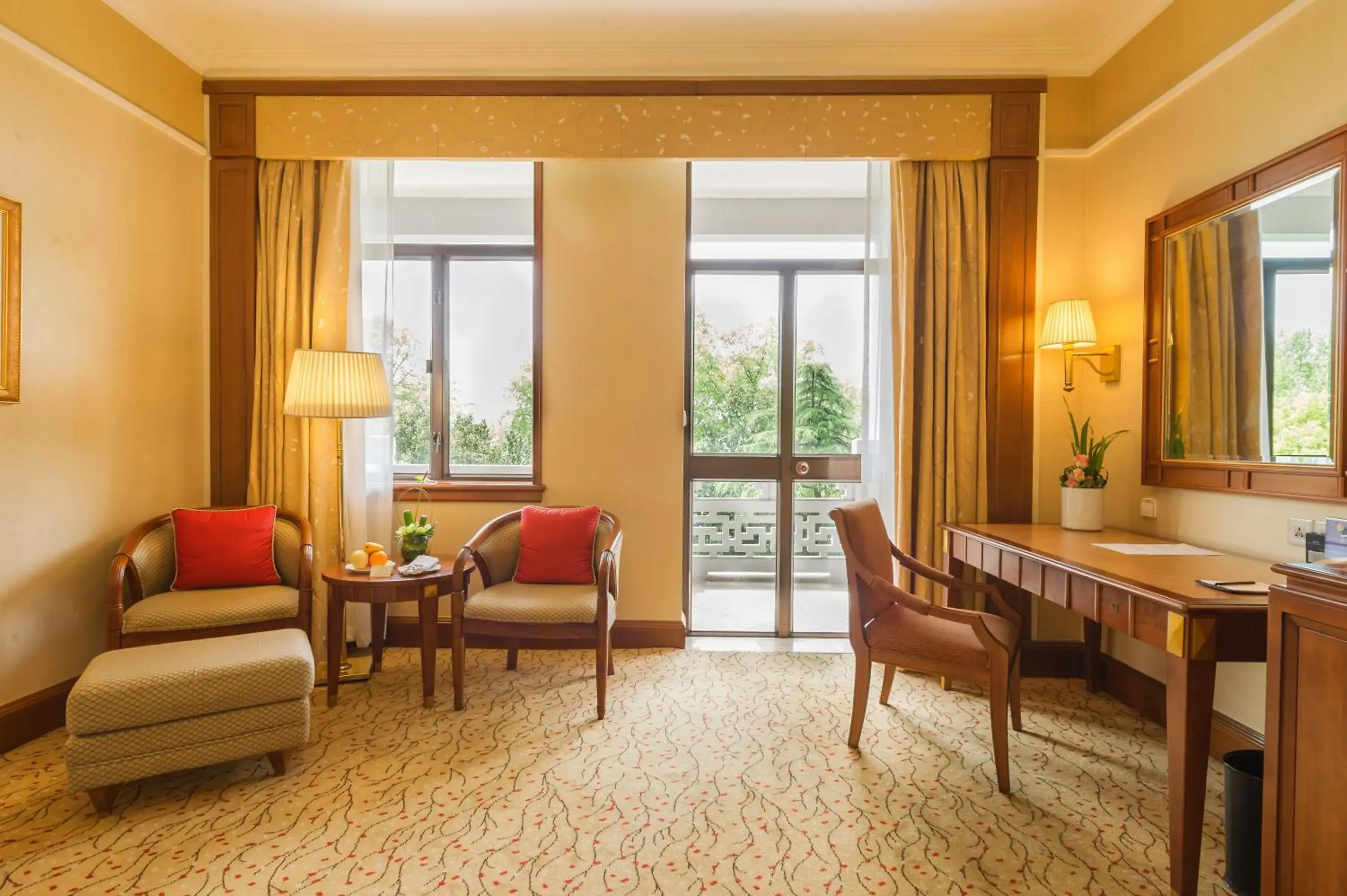 Balcony/Terrace, Seating Area in Shangri-La Hotel, Hangzhou