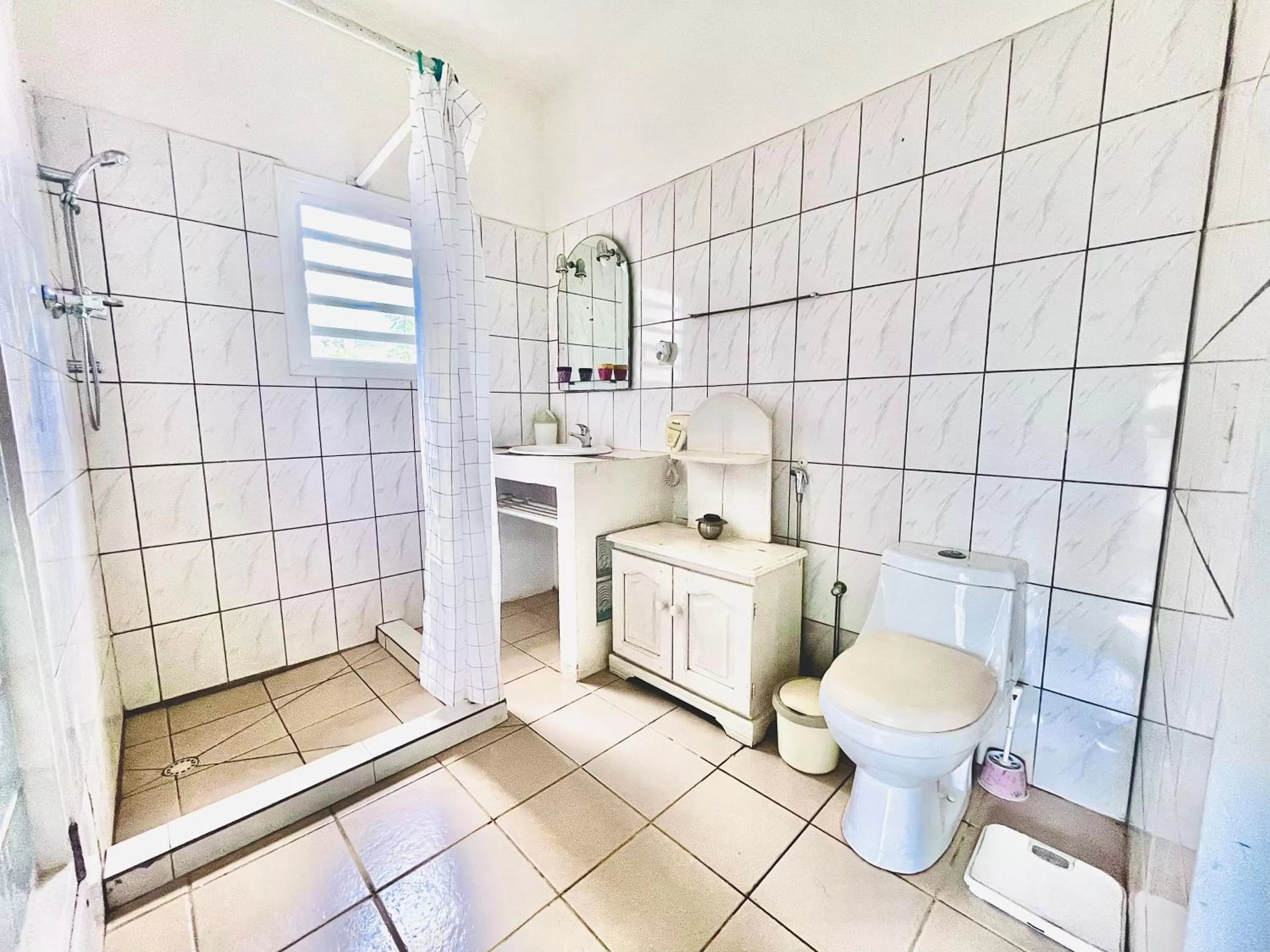 Shower, Bathroom in Régina Lodge Diégo Suarez Madagascar