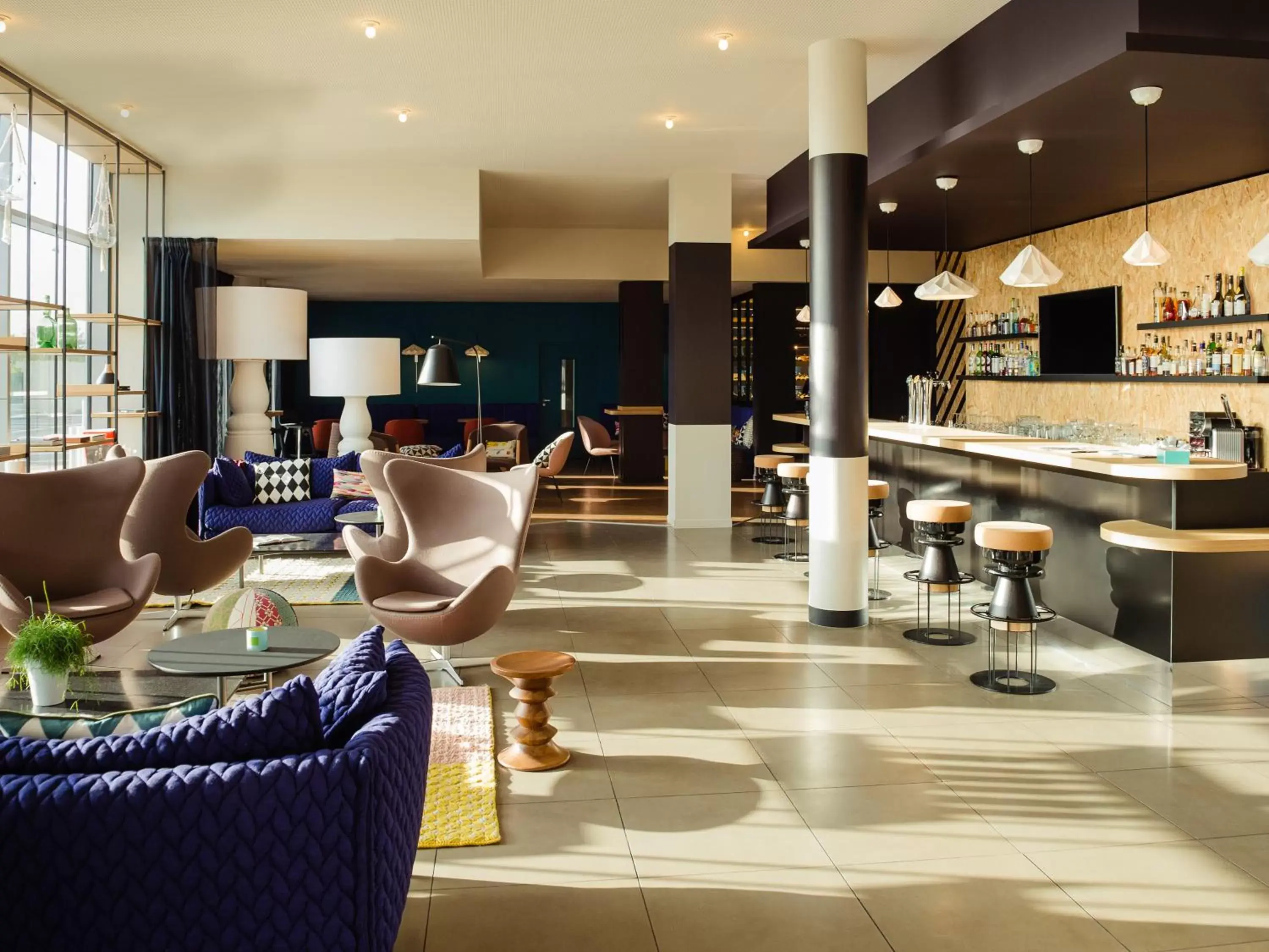 Lobby or reception, Lounge/Bar in Mercure Lyon Genas Eurexpo
