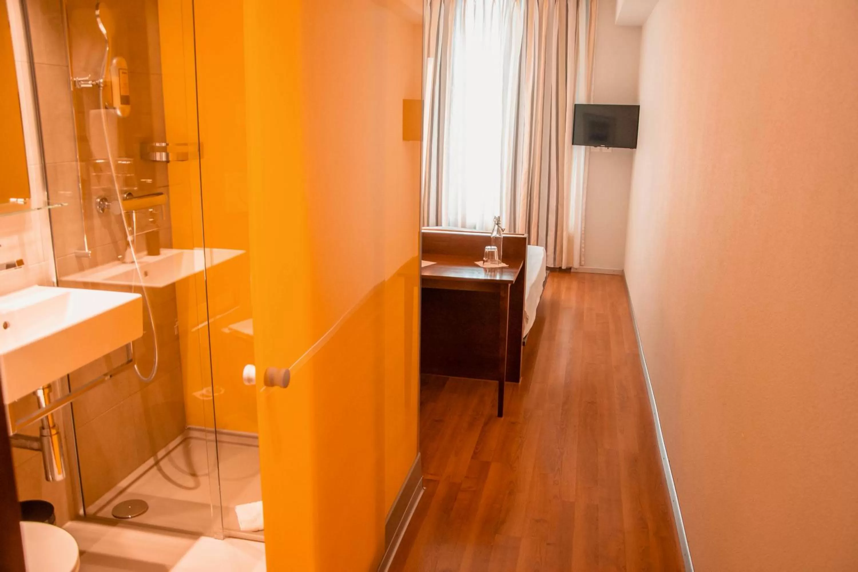 Bed in Goldener Schlüssel