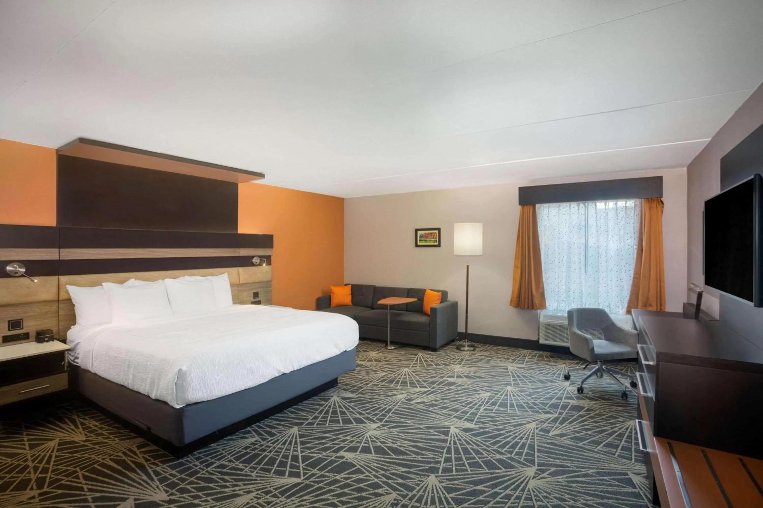 Photo of the whole room, Bed in La Quinta by Wyndham Branson