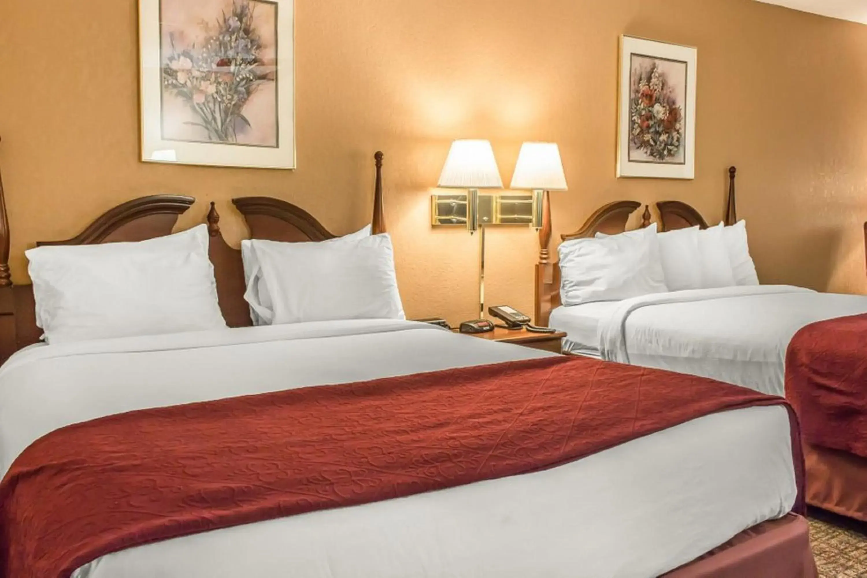 Bedroom, Bed in FairBridge Inn & Suites Poconos