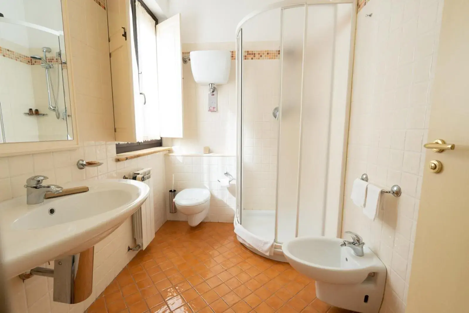 Bathroom in Hotel Ristorante Vecchia Vibo