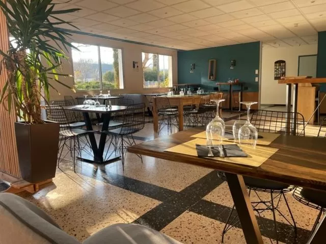 Restaurant/places to eat in Hotel Les Chênes