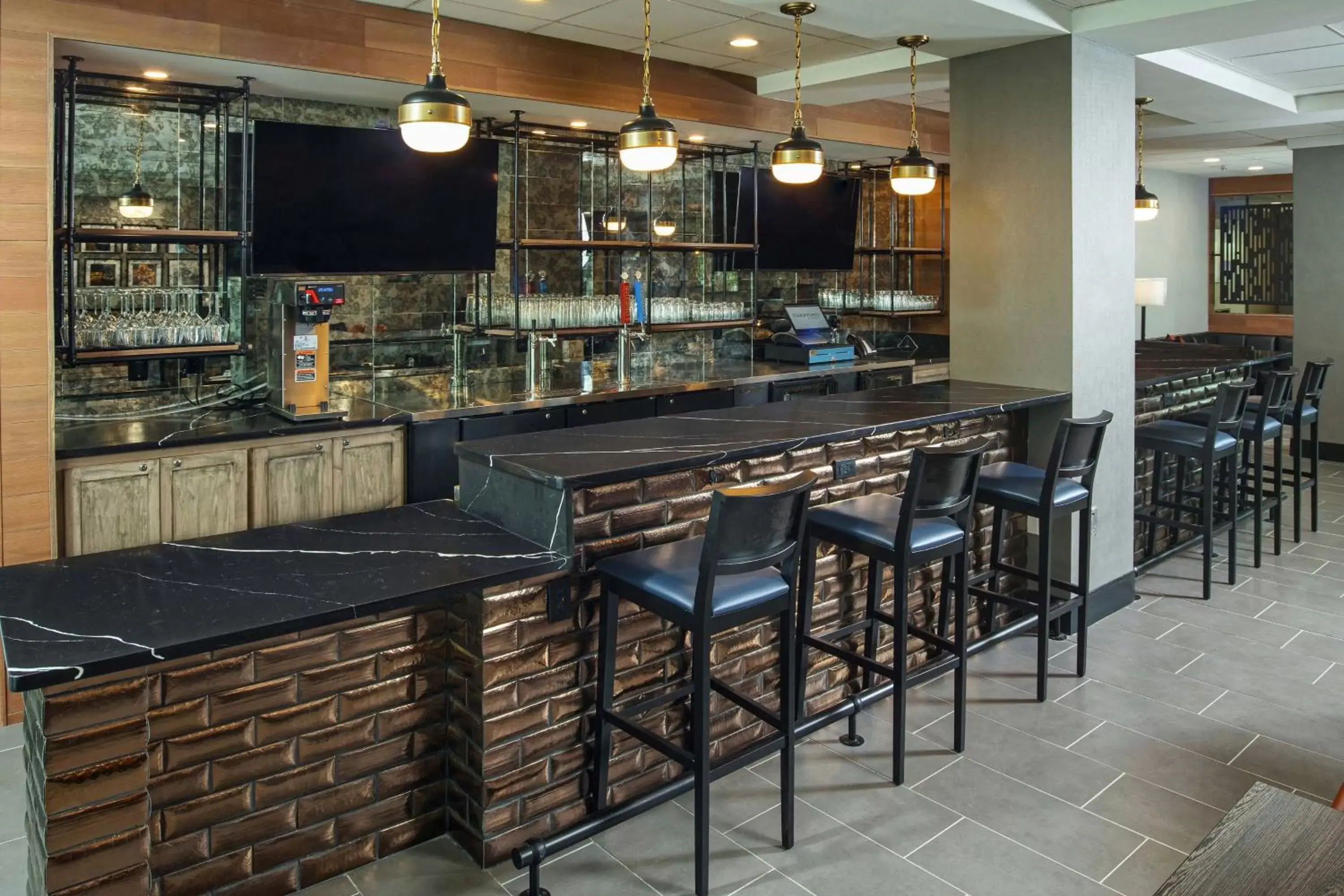 Lounge or bar, Restaurant/Places to Eat in Four Points by Sheraton Appleton