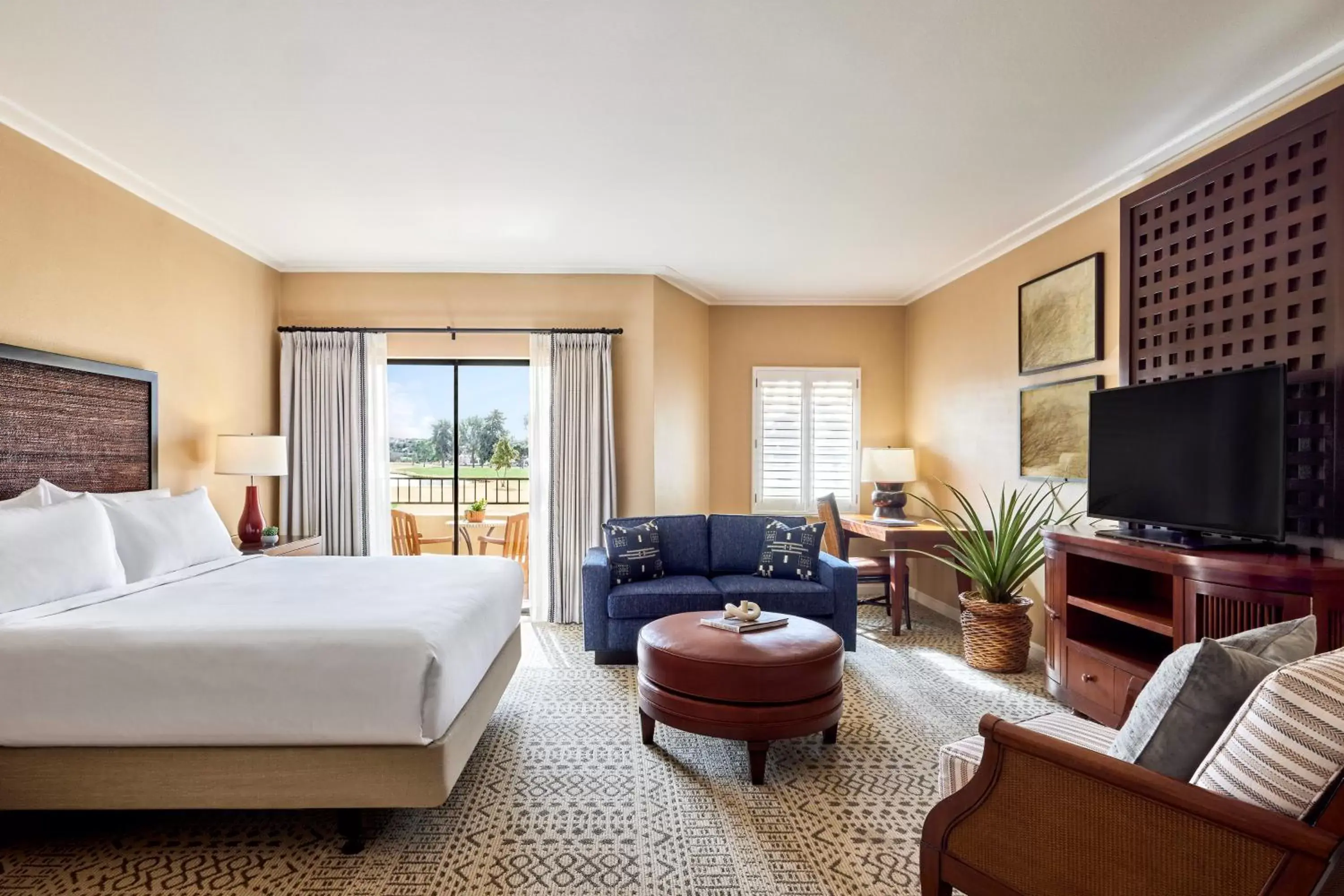 Bedroom in Omni Tucson National Resort