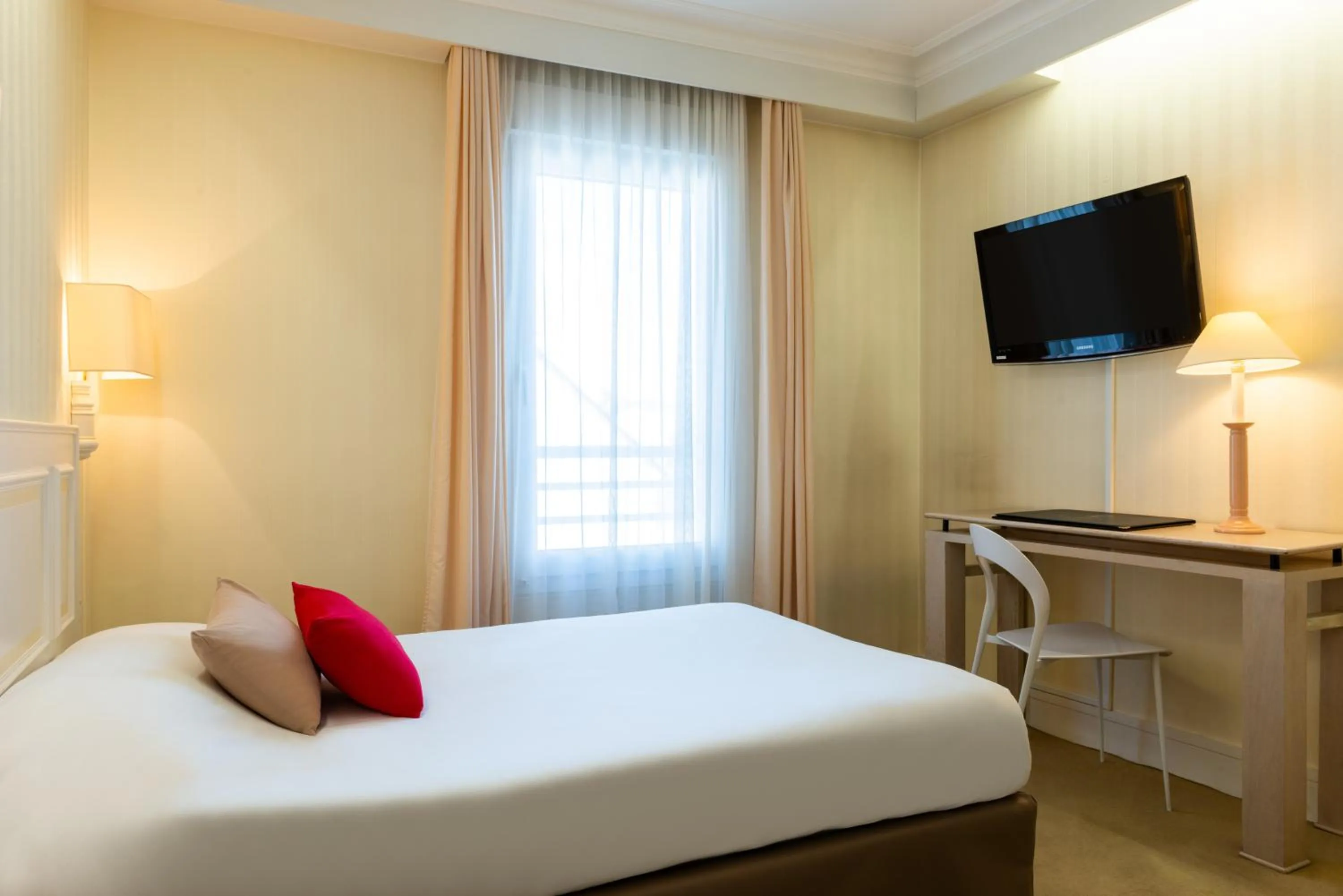 Bed in The Originals City, Hôtel Chantecler, Le Mans