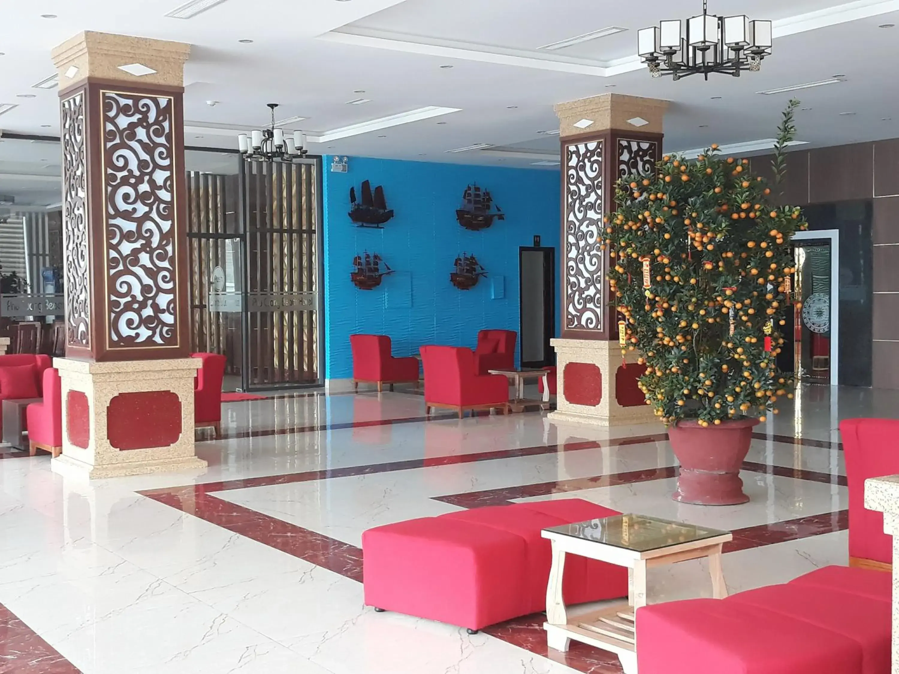 Communal lounge/ TV room, Lobby/Reception in Phu Cuong Beach Hotel